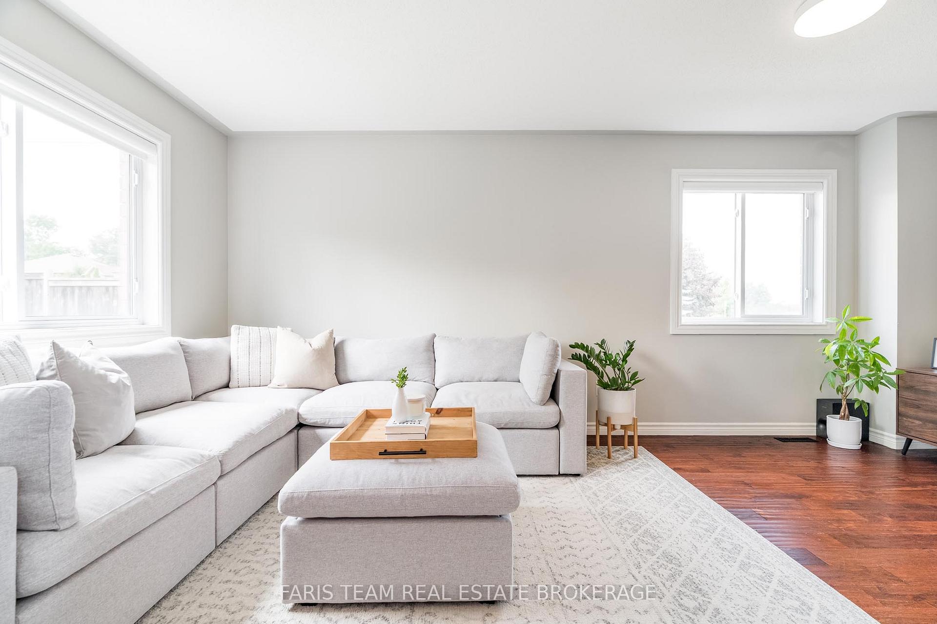 Photo 13 of 40 Brown Wood Drive, Barrie, Little Lake — HOMEH