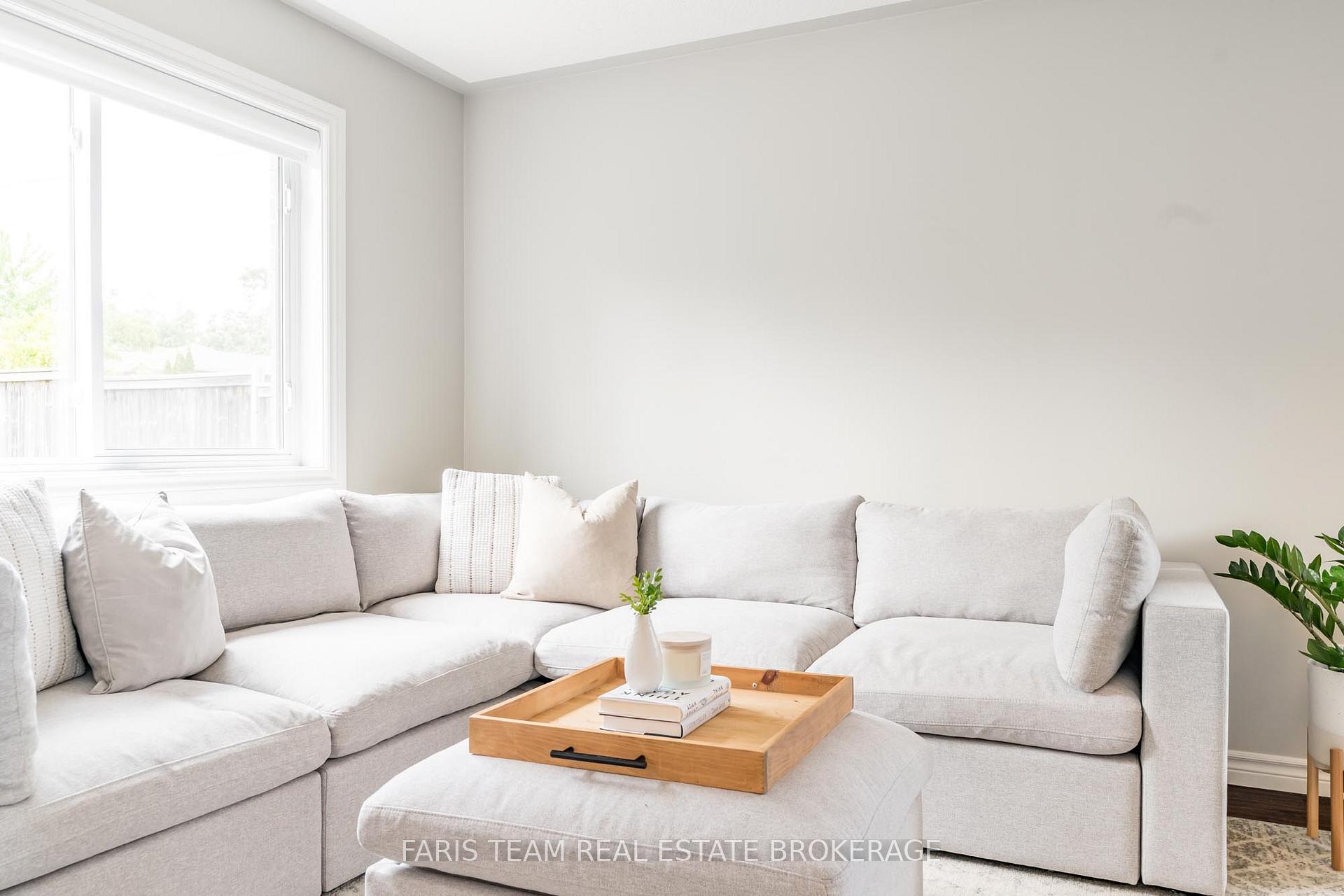 Photo 14 of 40 Brown Wood Drive, Barrie, Little Lake — HOMEH