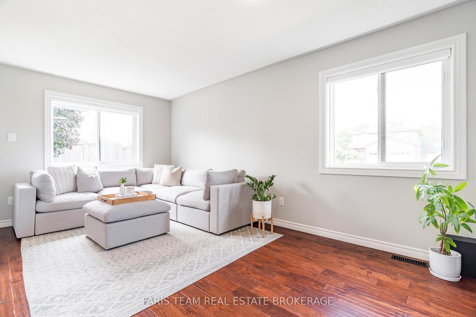 Photo 15 of 40 Brown Wood Drive, Barrie, Little Lake — HOMEH
