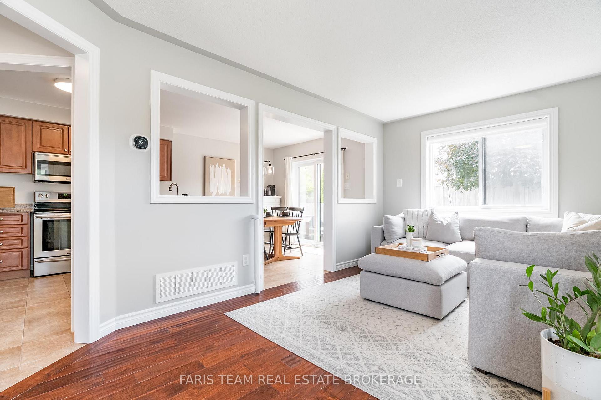 Photo 16 of 40 Brown Wood Drive, Barrie, Little Lake — HOMEH