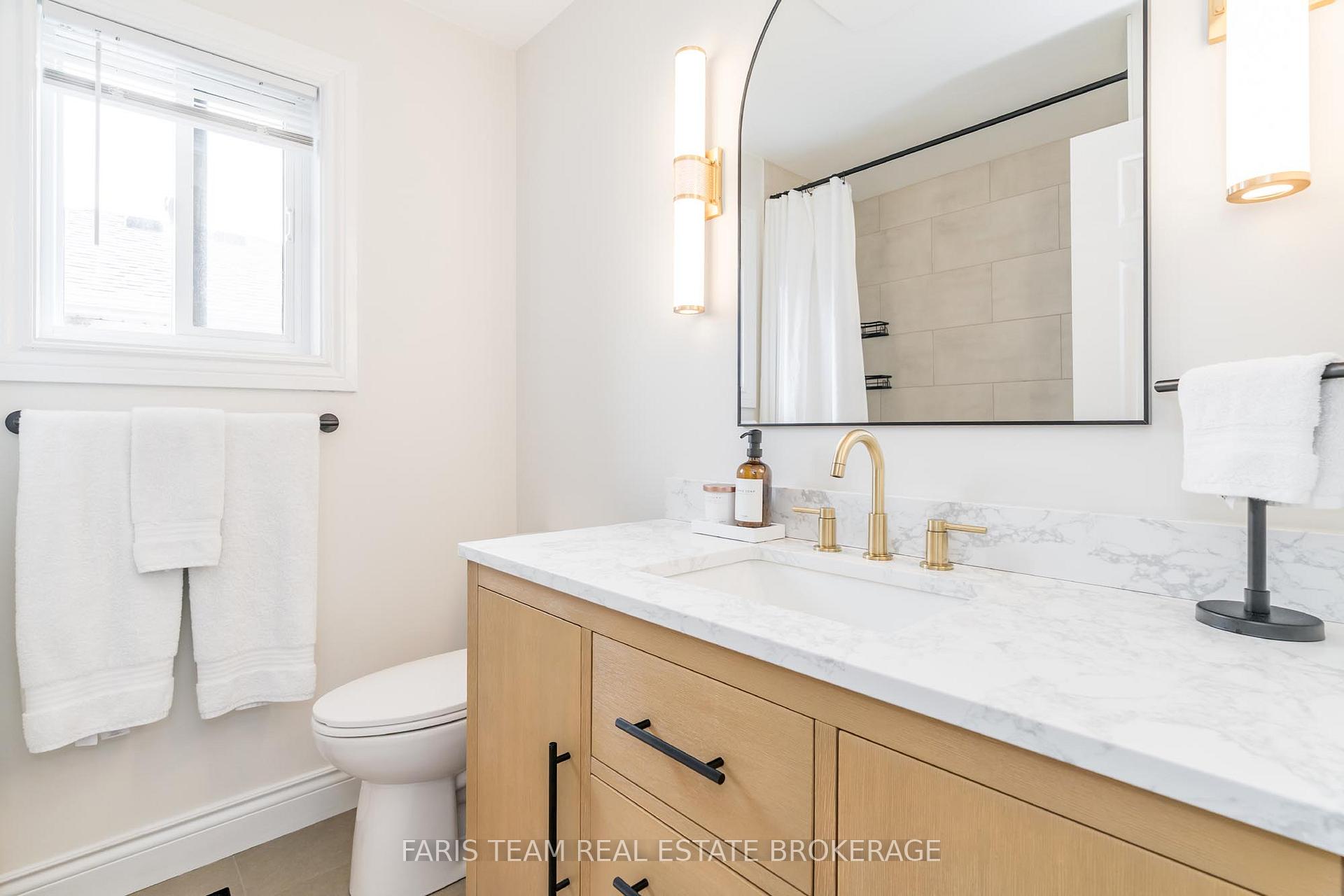 Photo 26 of 40 Brown Wood Drive, Barrie, Little Lake — HOMEH