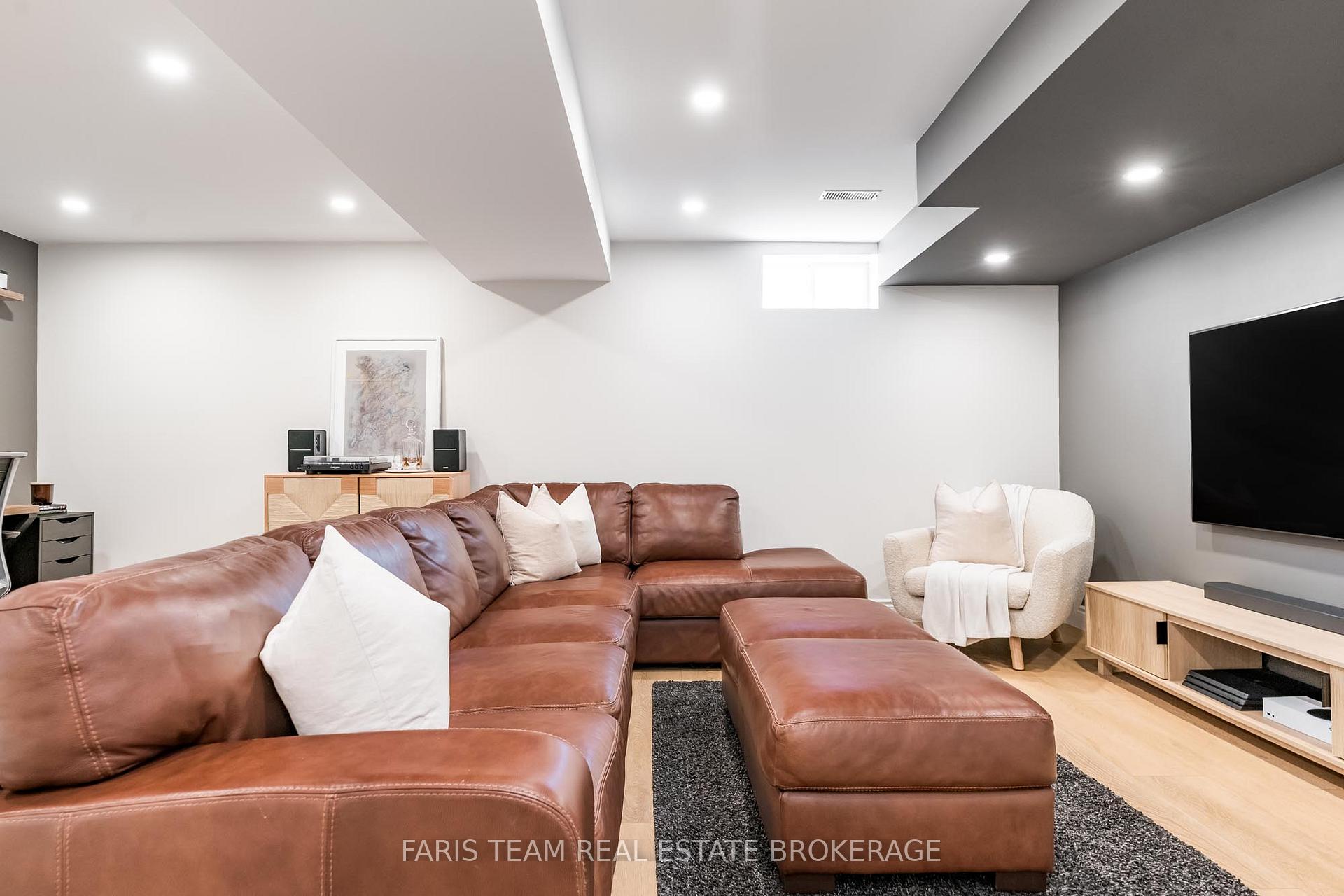 Photo 29 of 40 Brown Wood Drive, Barrie, Little Lake — HOMEH