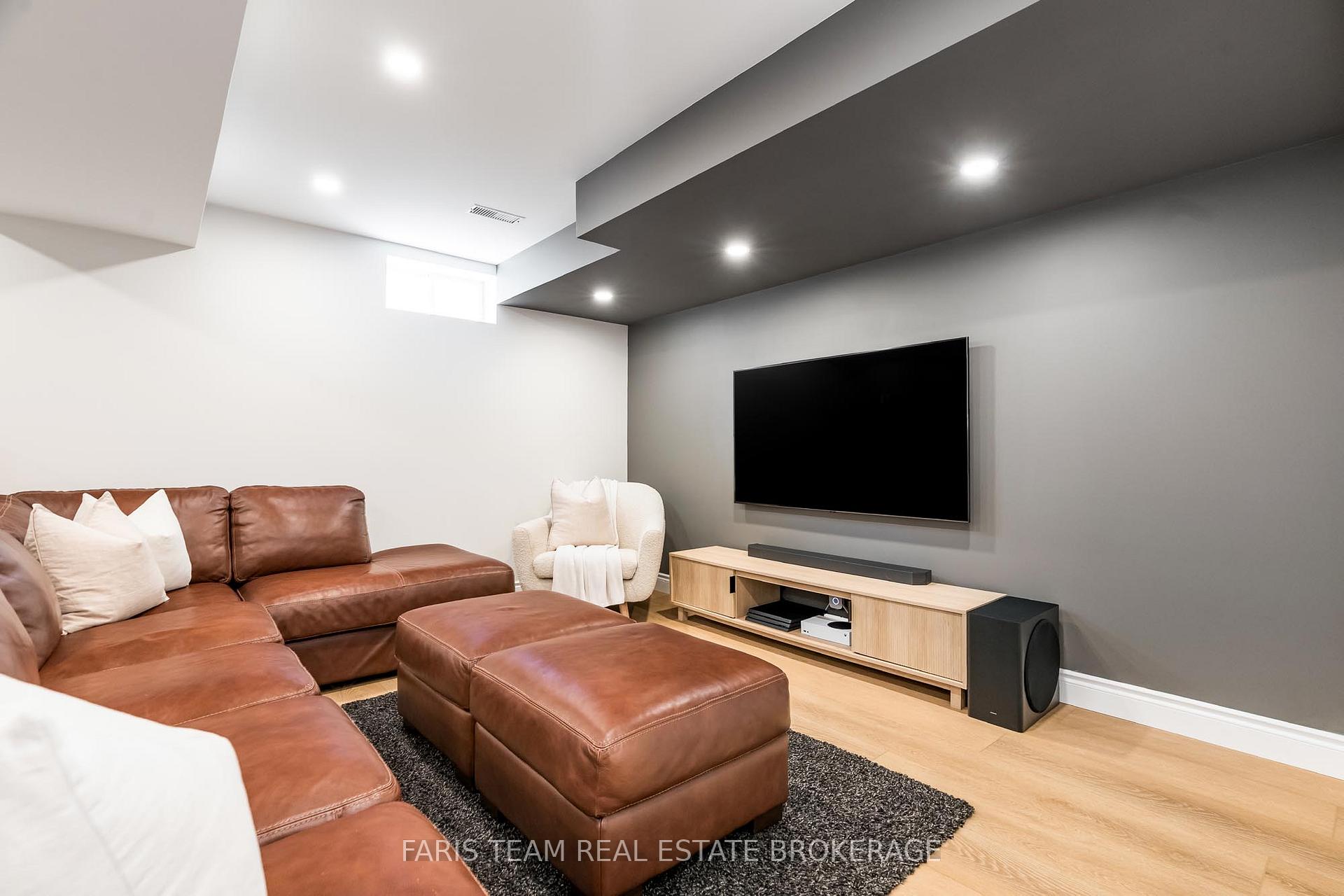 Photo 30 of 40 Brown Wood Drive, Barrie, Little Lake — HOMEH