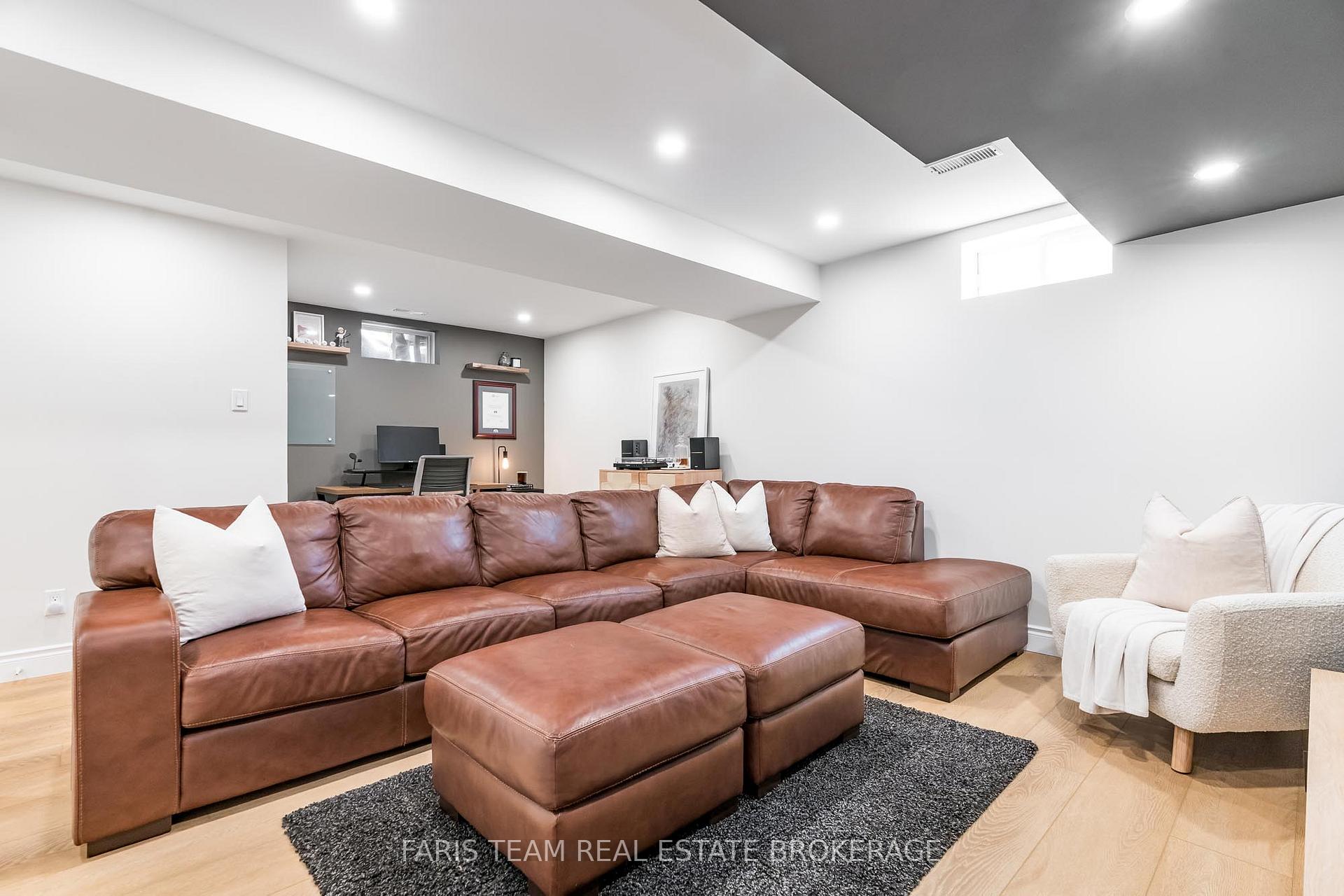 Photo 31 of 40 Brown Wood Drive, Barrie, Little Lake — HOMEH