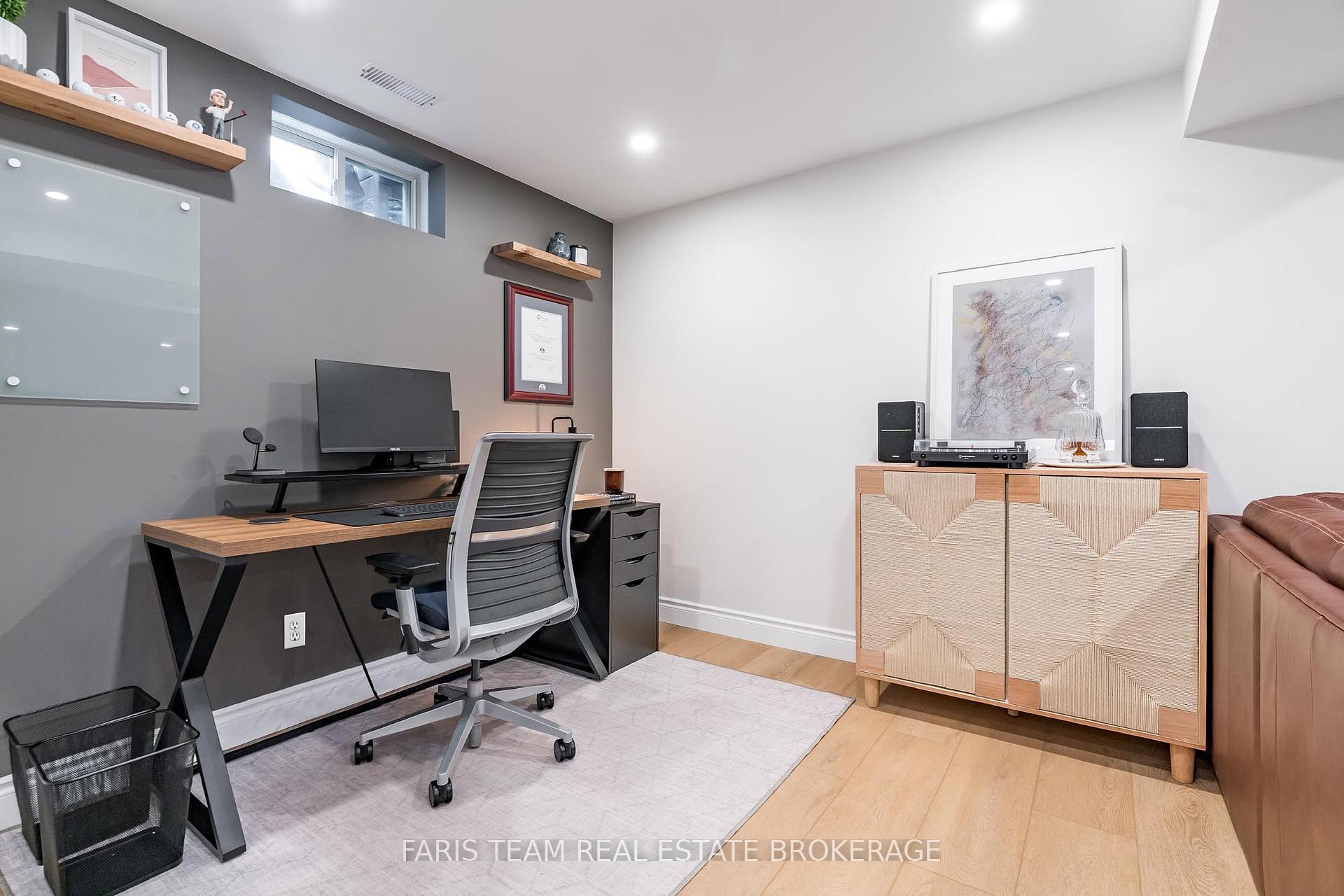 Photo 32 of 40 Brown Wood Drive, Barrie, Little Lake — HOMEH