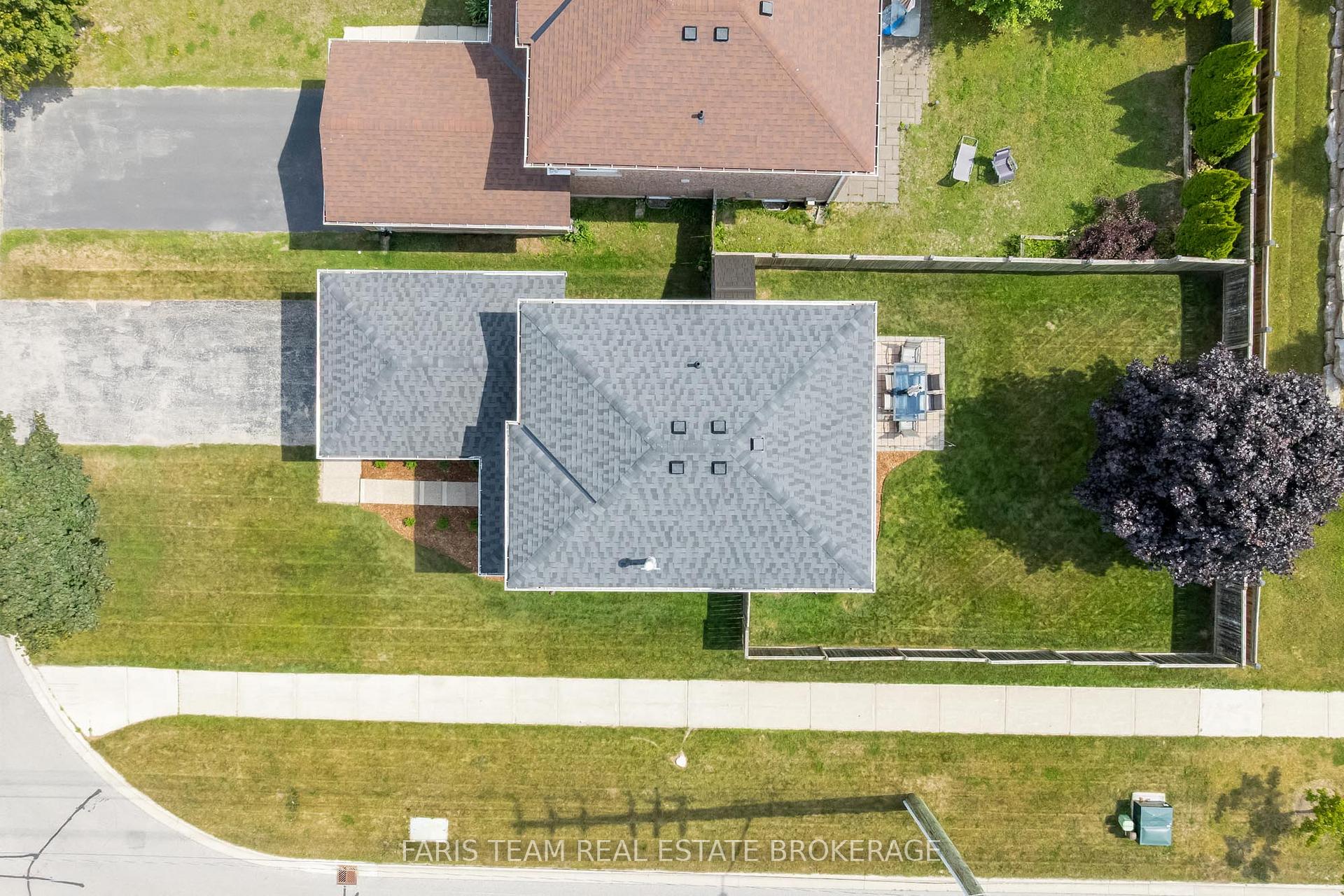 Photo 41 of 40 Brown Wood Drive, Barrie, Little Lake — HOMEH