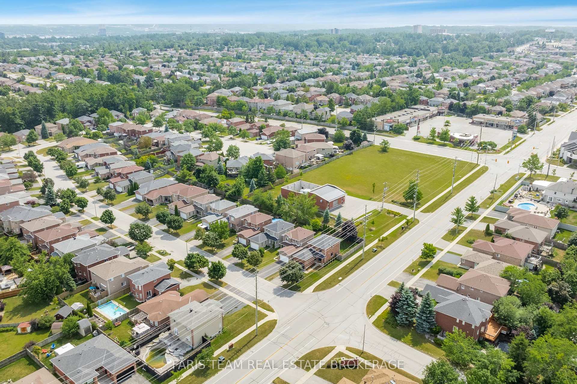 Photo 42 of 40 Brown Wood Drive, Barrie, Little Lake — HOMEH