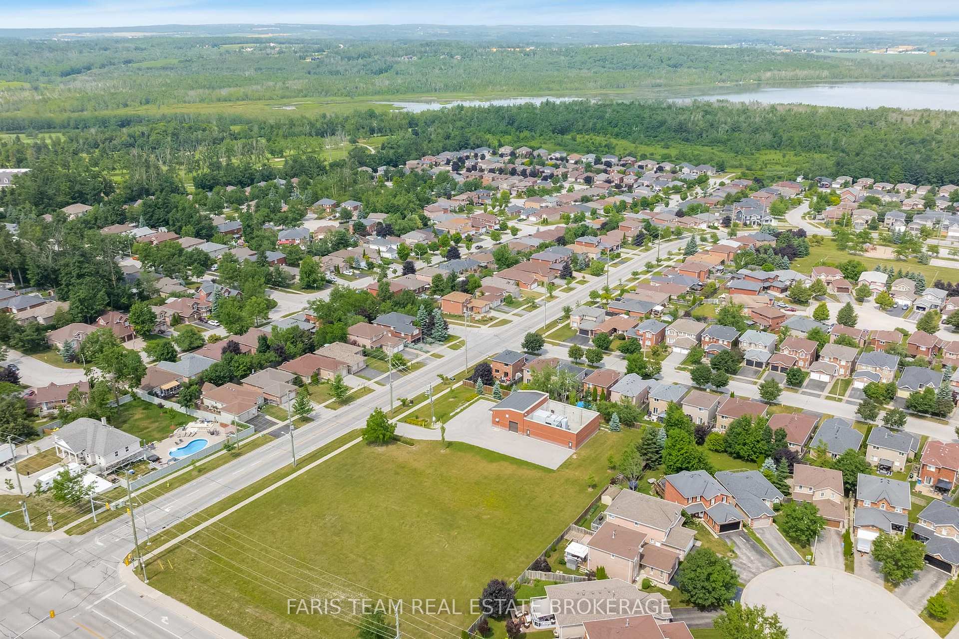 Photo 43 of 40 Brown Wood Drive, Barrie, Little Lake — HOMEH