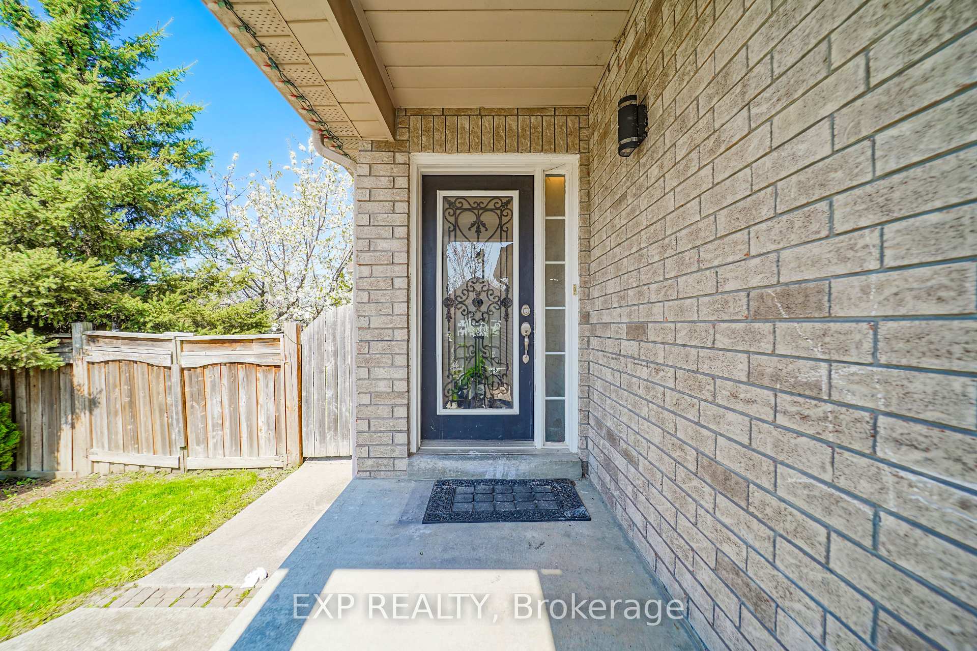 Photo 2 of 36 Headwater Road, Caledon, Bolton West — HOMEH