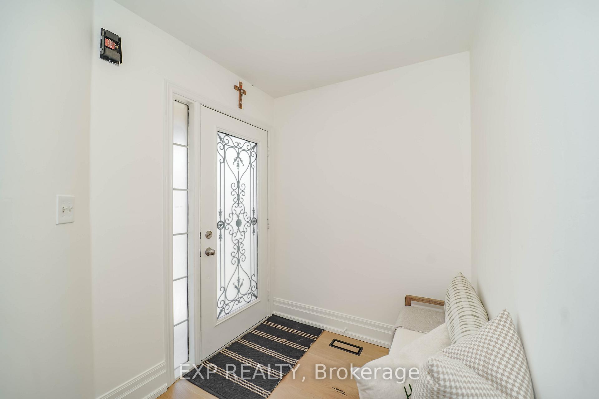 Photo 3 of 36 Headwater Road, Caledon, Bolton West — HOMEH