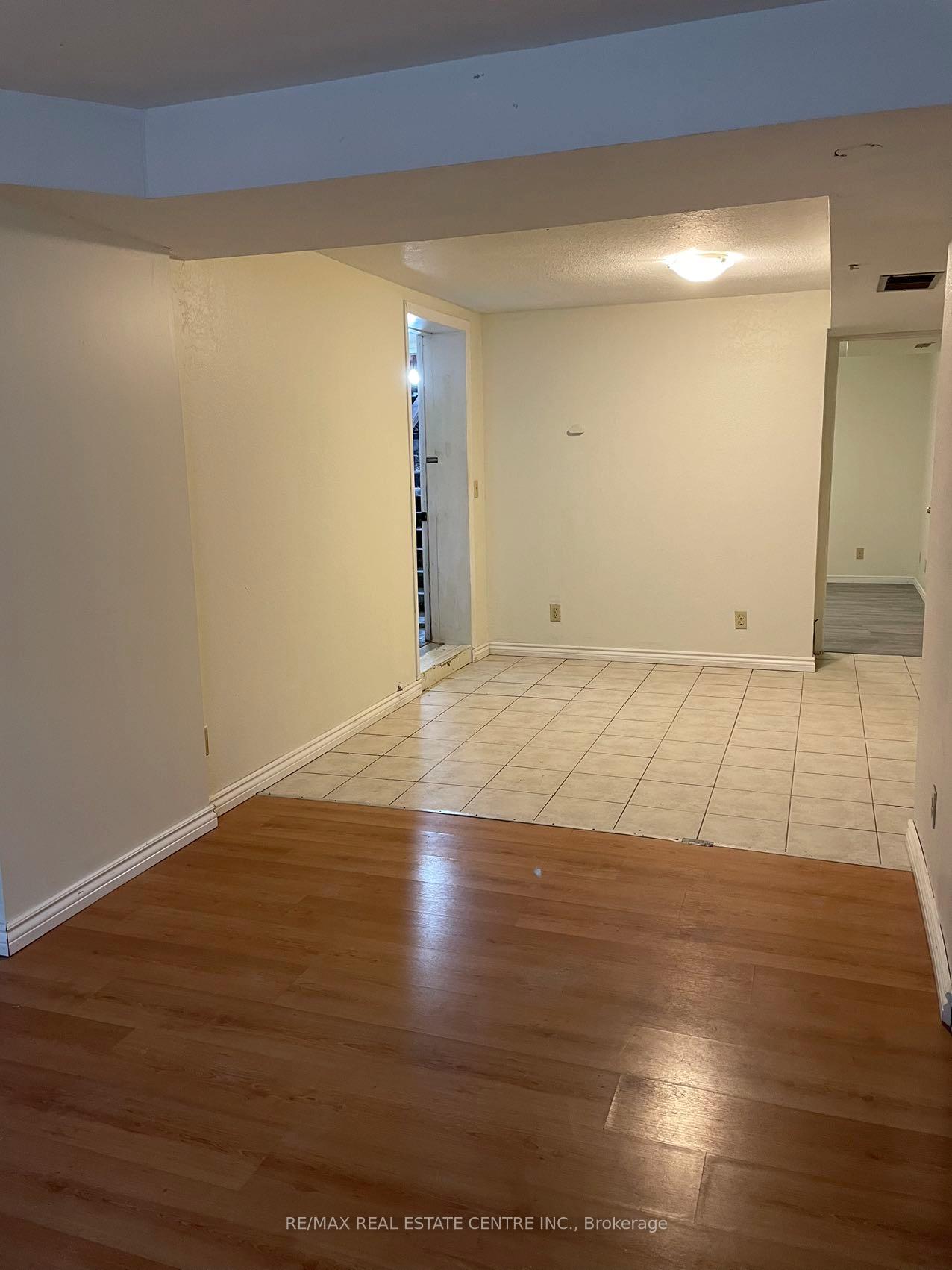 Photo 2 of Unit B, 129 Kortright Drive, Guelph, Kortright West — HOMEH