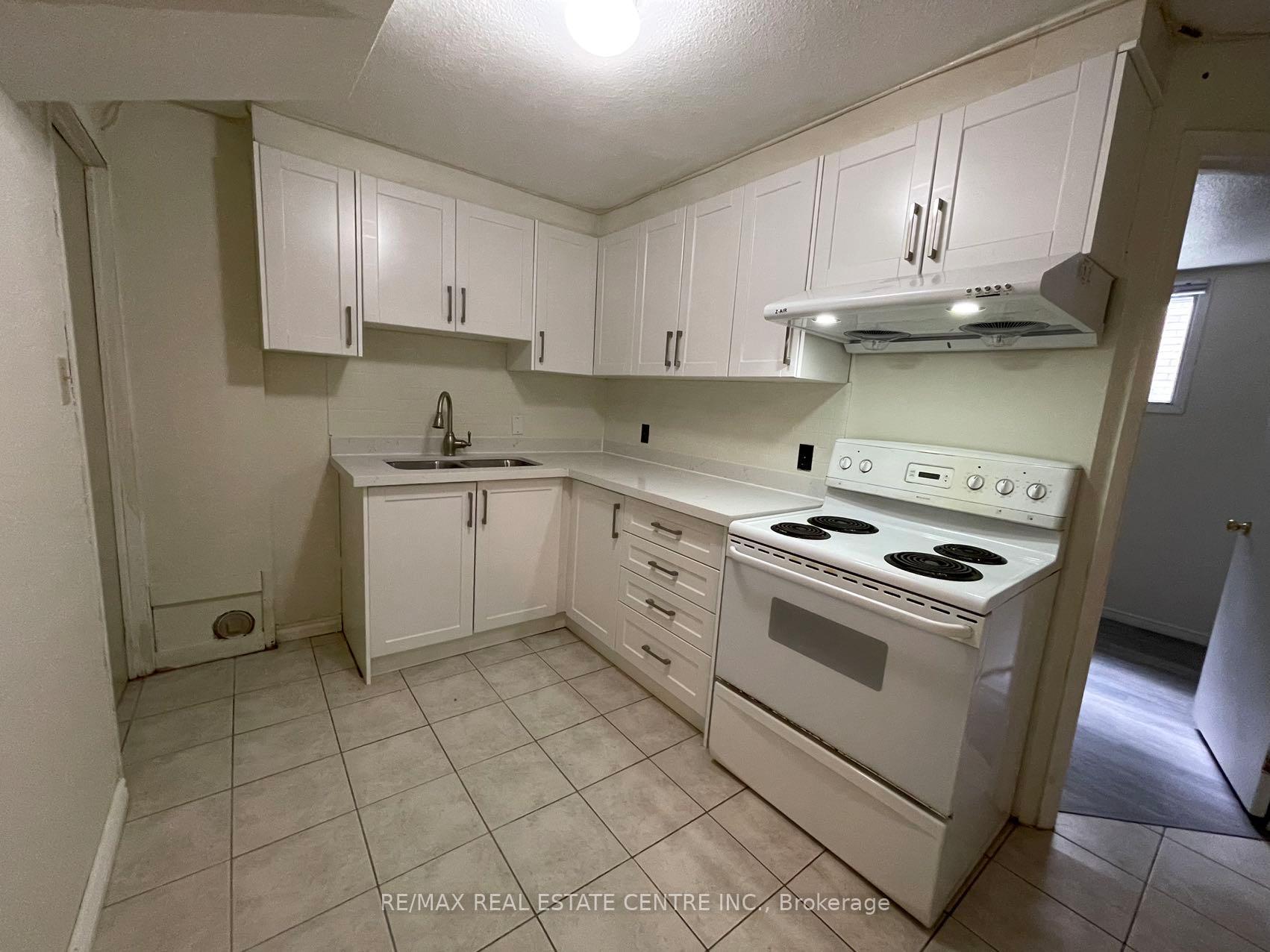 Photo 4 of Unit B, 129 Kortright Drive, Guelph, Kortright West — HOMEH