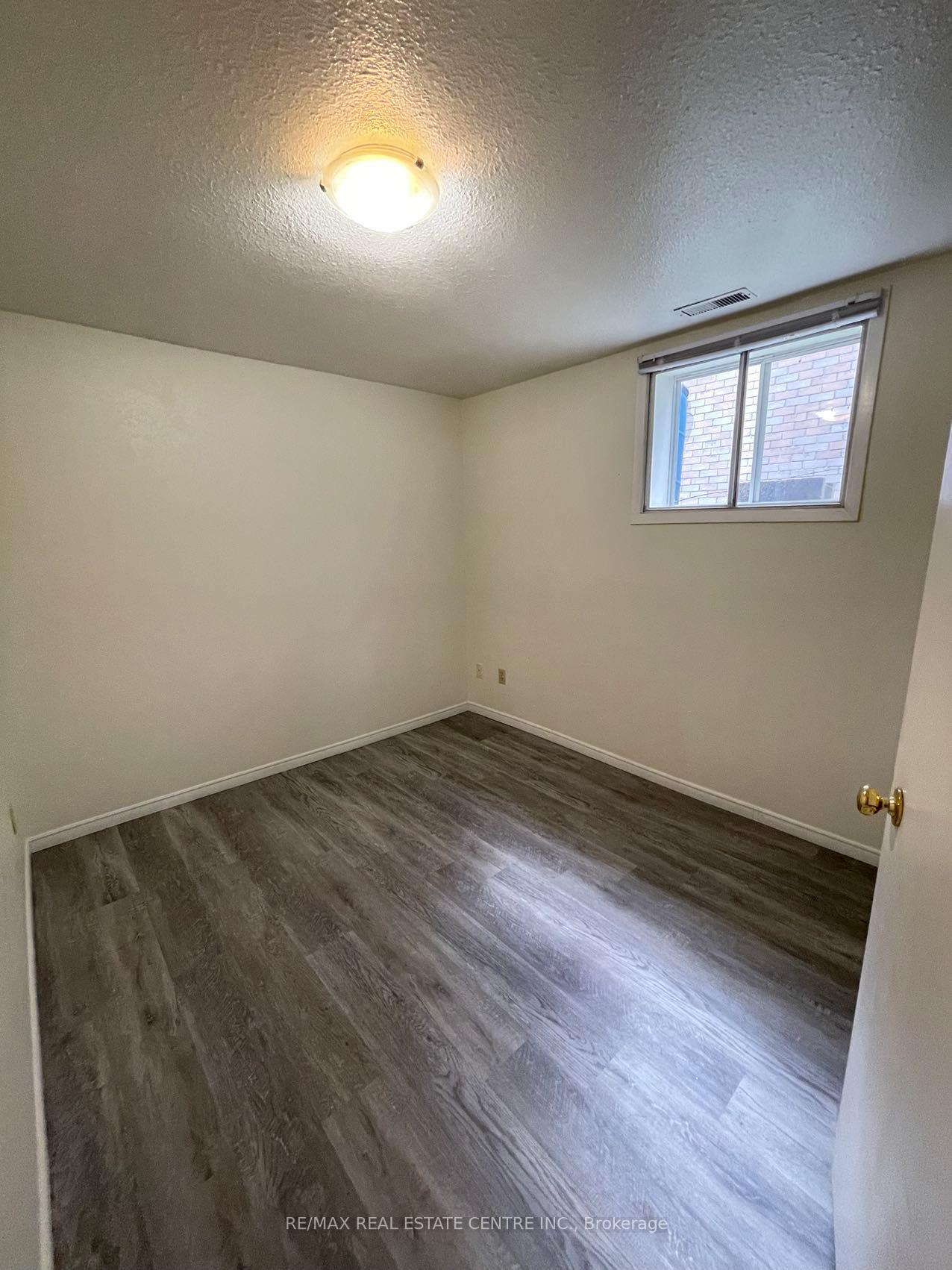 Photo 5 of Unit B, 129 Kortright Drive, Guelph, Kortright West — HOMEH