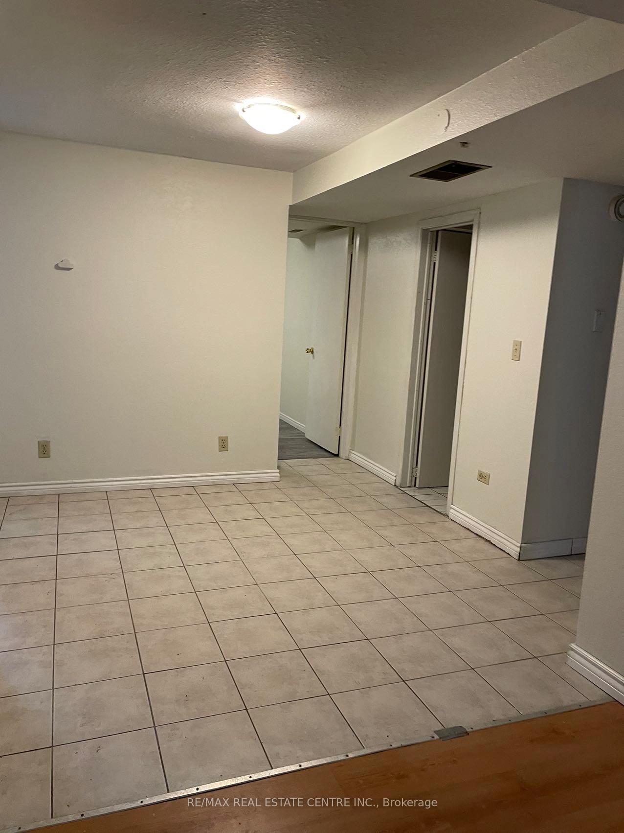 Photo 6 of Unit B, 129 Kortright Drive, Guelph, Kortright West — HOMEH