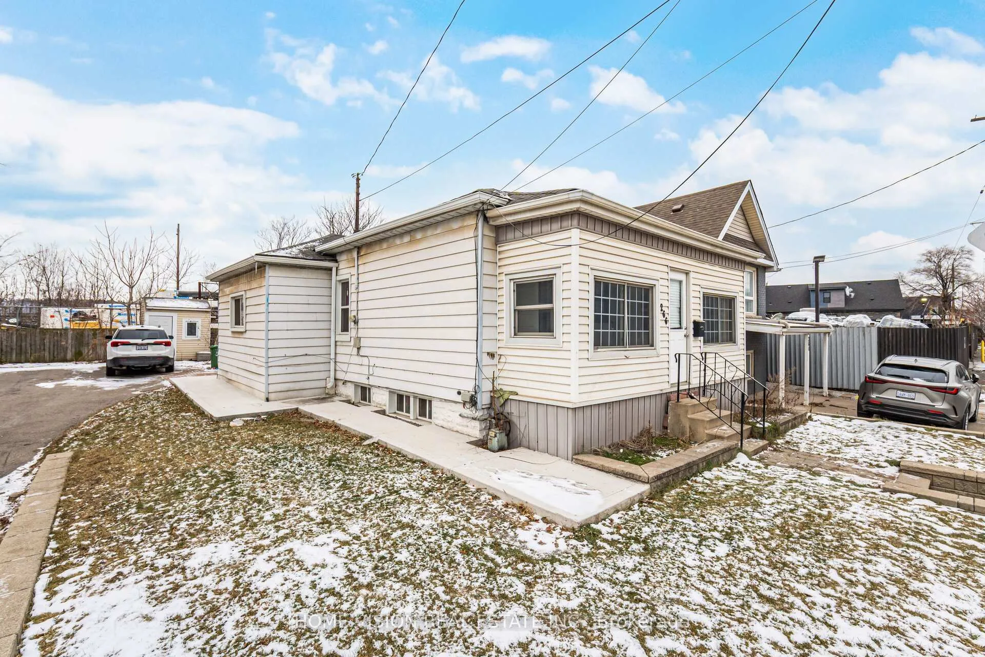 Front of Unit Upper, 266 Beach Road