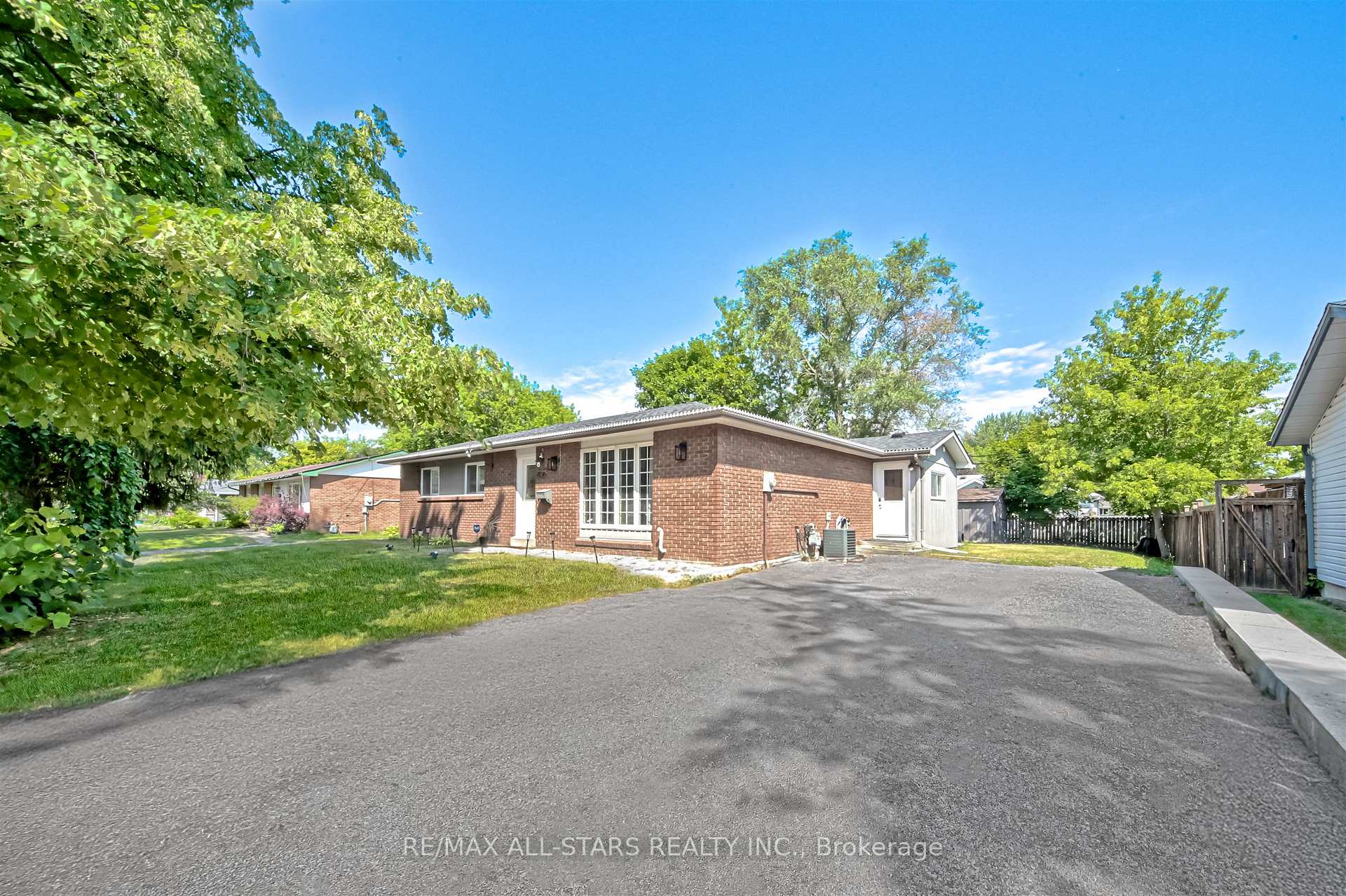 Photo 1 of 354 Adeline Drive, Georgina, Keswick South — HOMEH