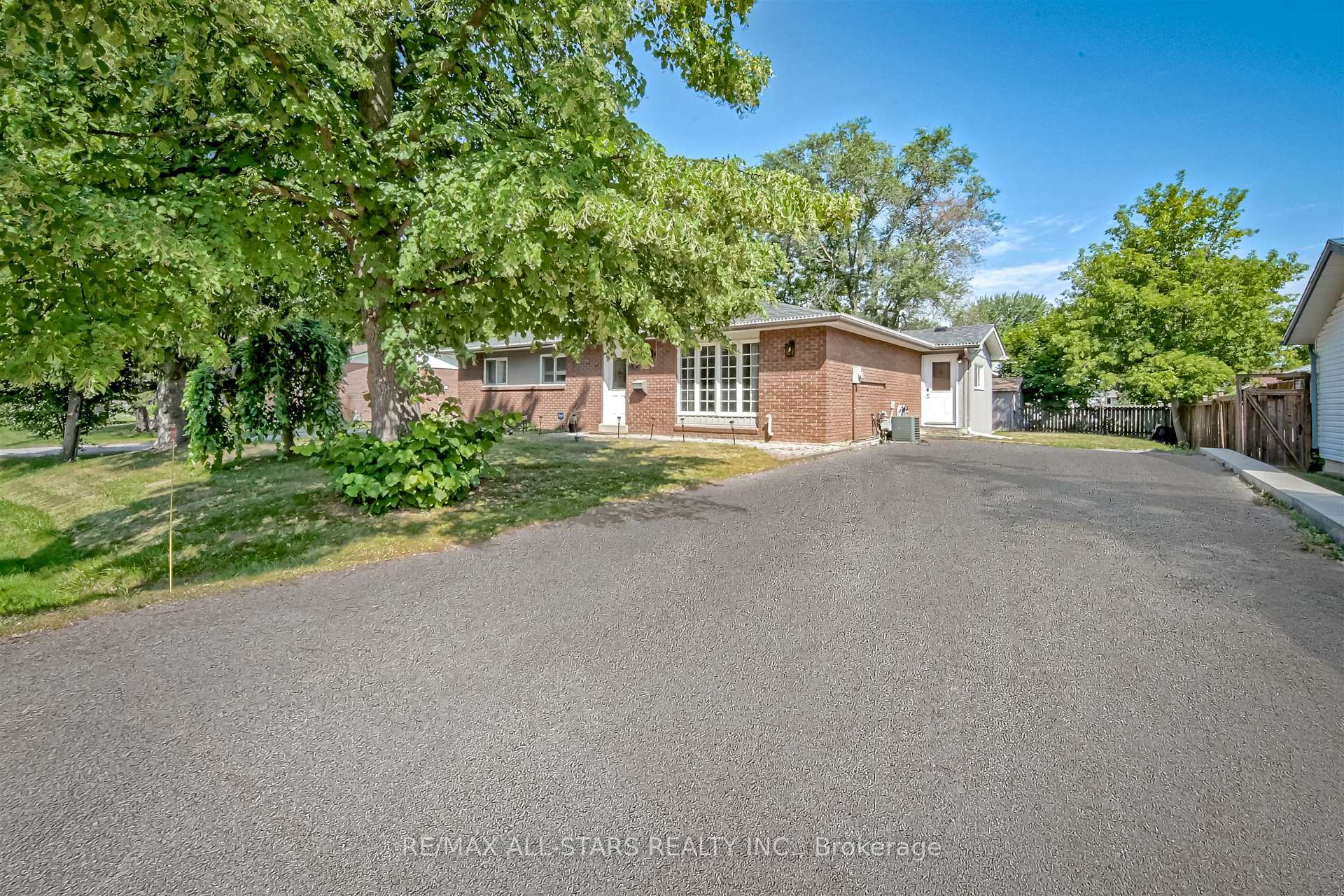Photo 2 of 354 Adeline Drive, Georgina, Keswick South — HOMEH
