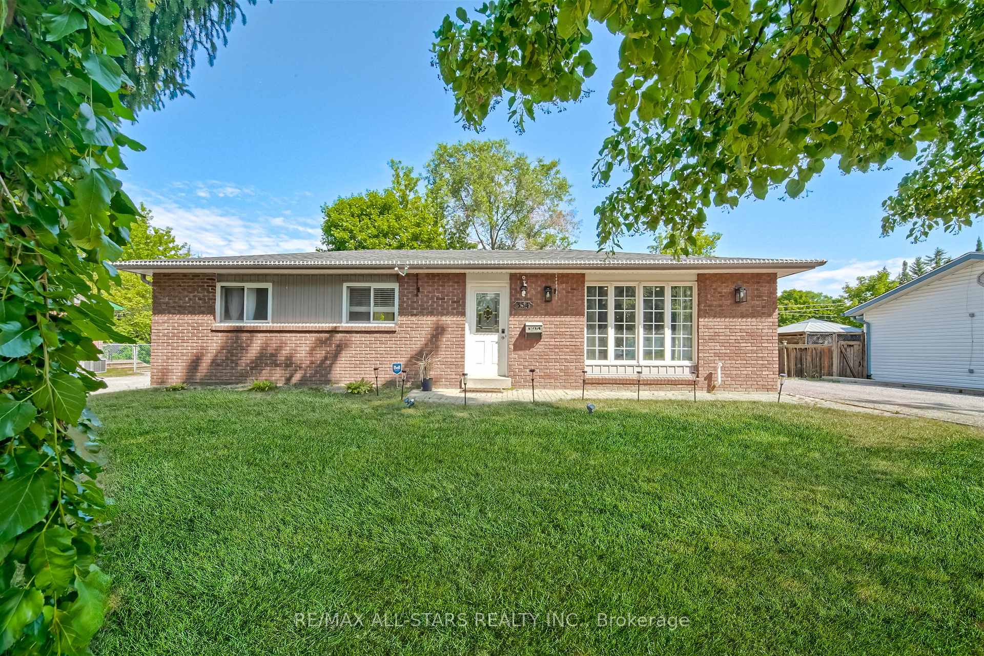 Photo 3 of 354 Adeline Drive, Georgina, Keswick South — HOMEH