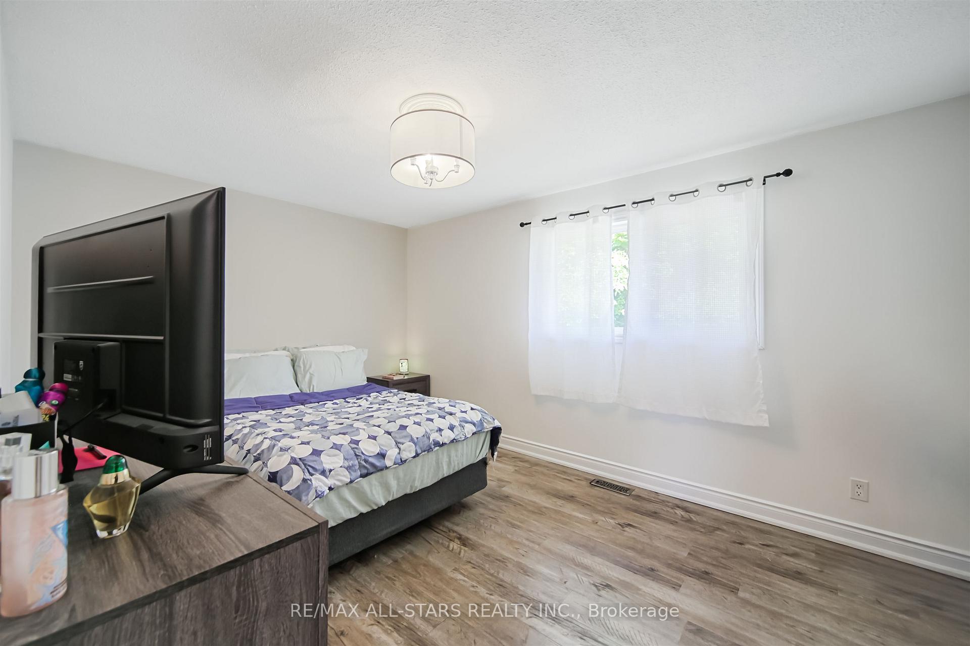 Photo 21 of 354 Adeline Drive, Georgina, Keswick South — HOMEH