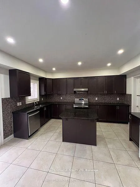 Photo 14 of 8 Arda Crescent, Brampton, Toronto Gore Rural Estate — HOMEH