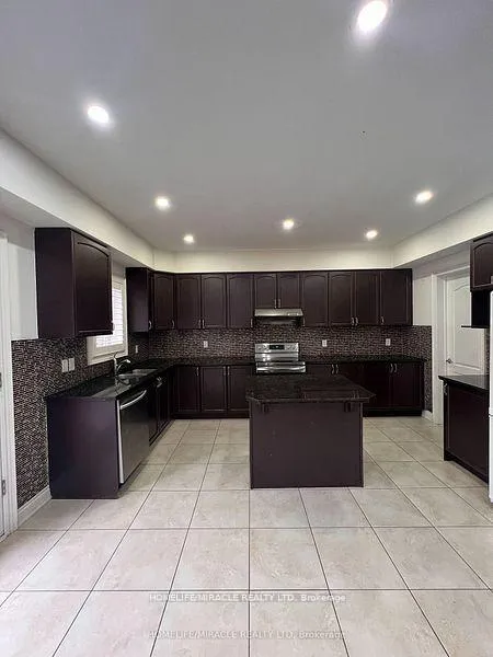 Photo 15 of 8 Arda Crescent, Brampton, Toronto Gore Rural Estate — HOMEH