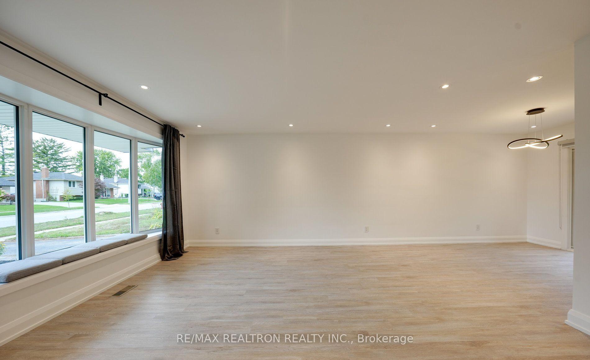 Photo 5 of 529 Parkside Crescent, Burlington, Appleby — HOMEH