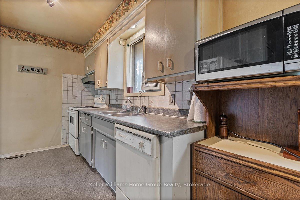 Photo 10 of 15 Dakota Drive, Guelph, Victoria North — HOMEH