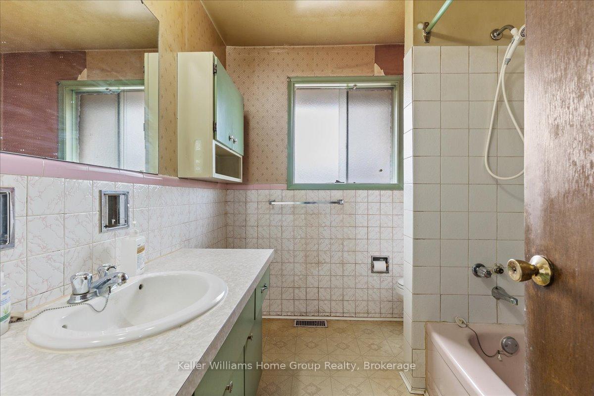 Photo 13 of 15 Dakota Drive, Guelph, Victoria North — HOMEH