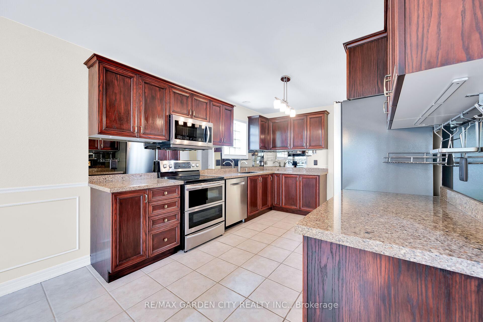 Photo 11 of Unit 11, 91A Main Street E, Grimsby, Grimsby East — HOMEH