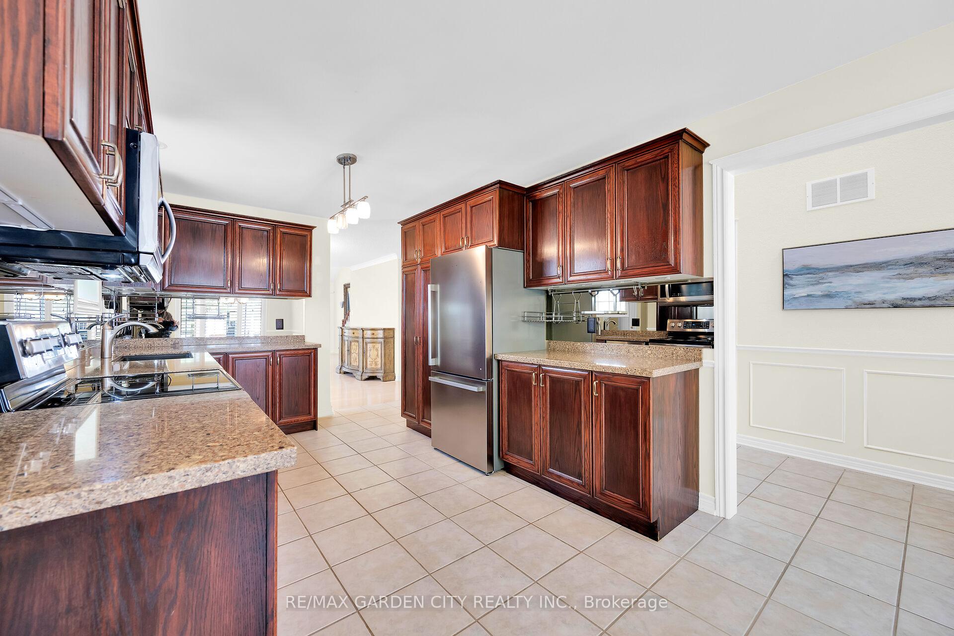 Photo 12 of Unit 11, 91A Main Street E, Grimsby, Grimsby East — HOMEH