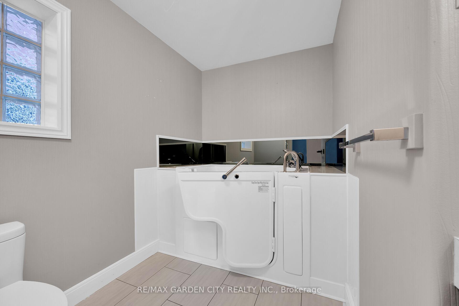 Photo 15 of Unit 11, 91A Main Street E, Grimsby, Grimsby East — HOMEH
