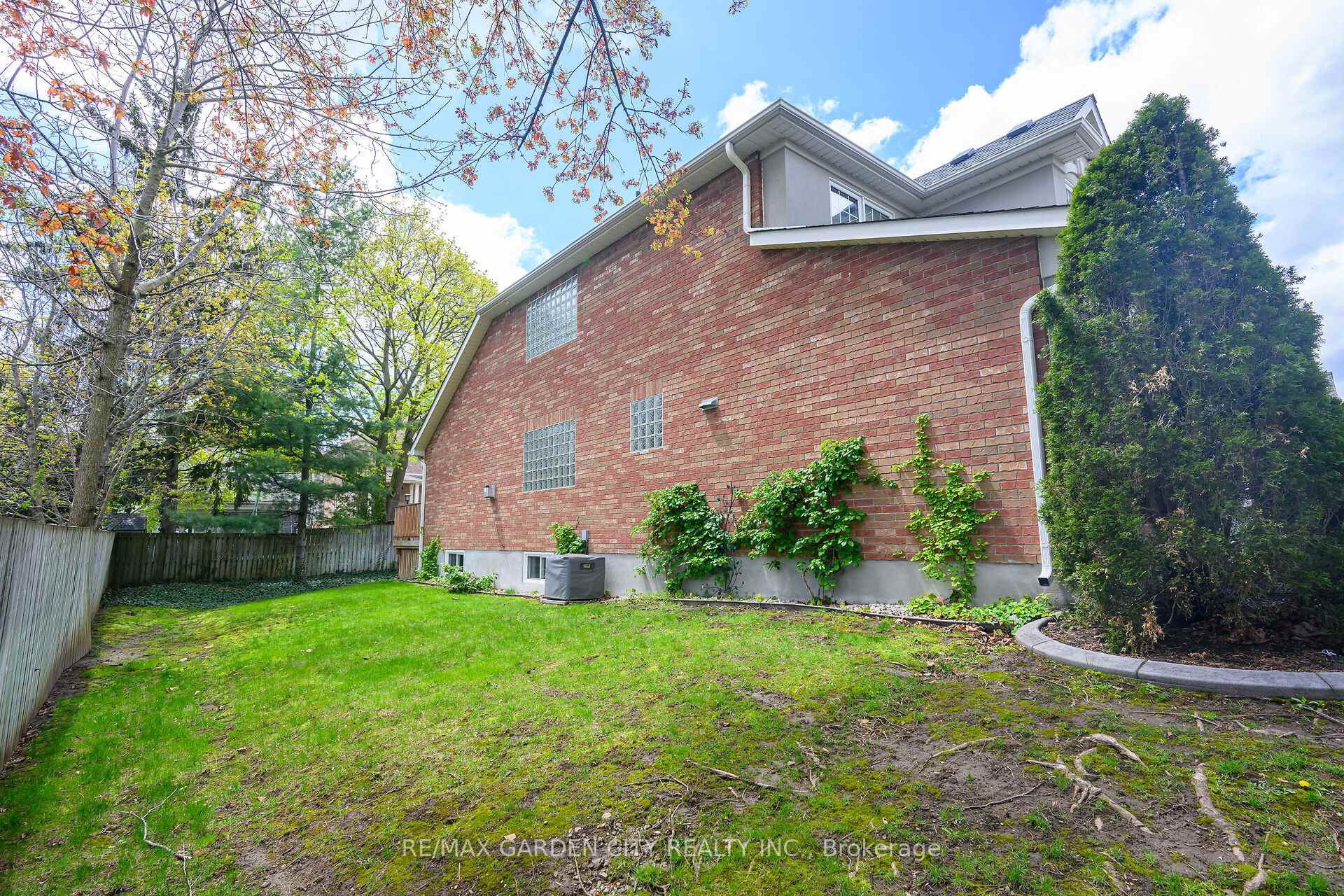 Photo 28 of Unit 11, 91A Main Street E, Grimsby, Grimsby East — HOMEH