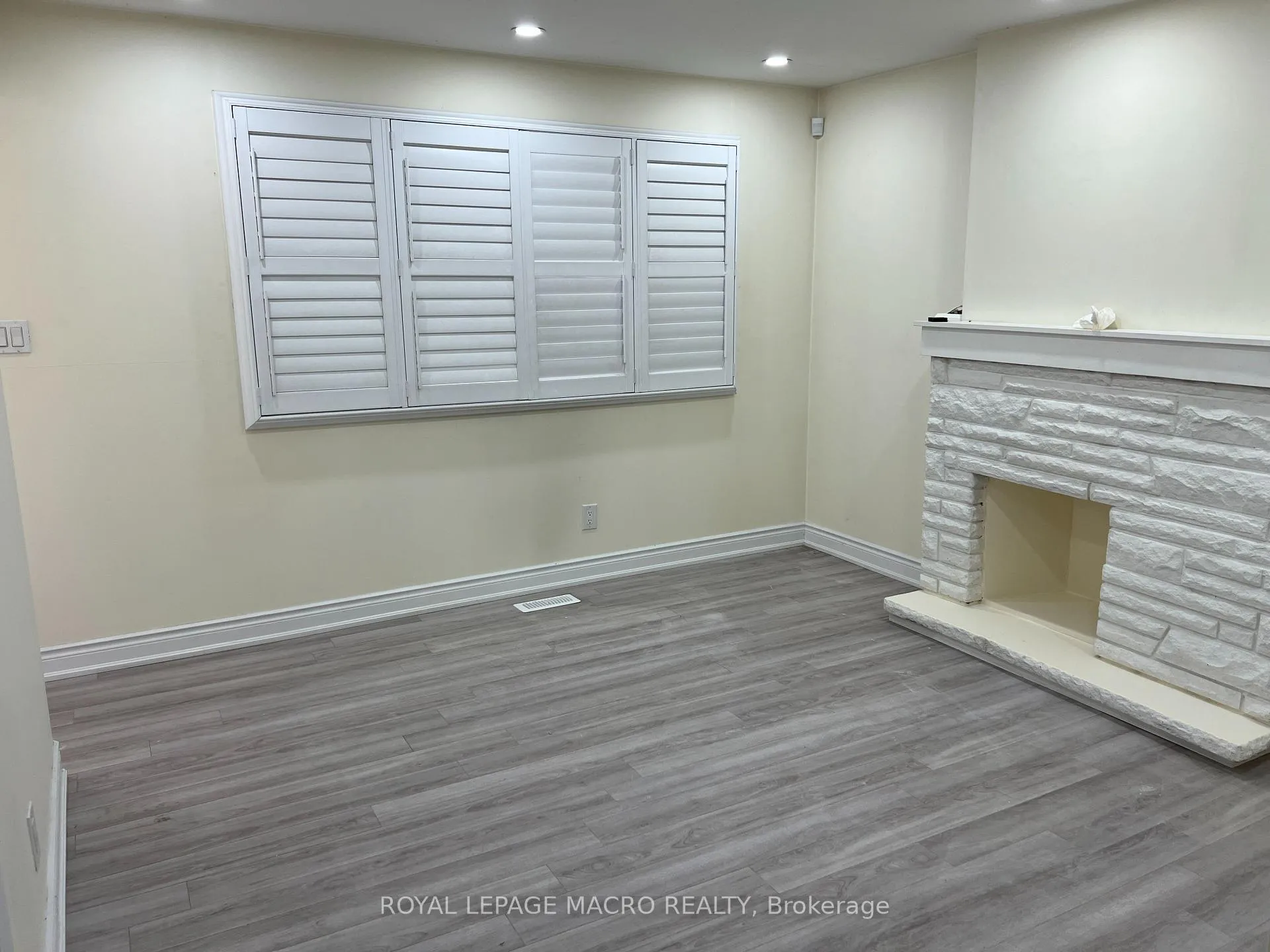 Photo 4 of 1032 Mud Street E, Hamilton, Rural Stoney Creek — HOMEH