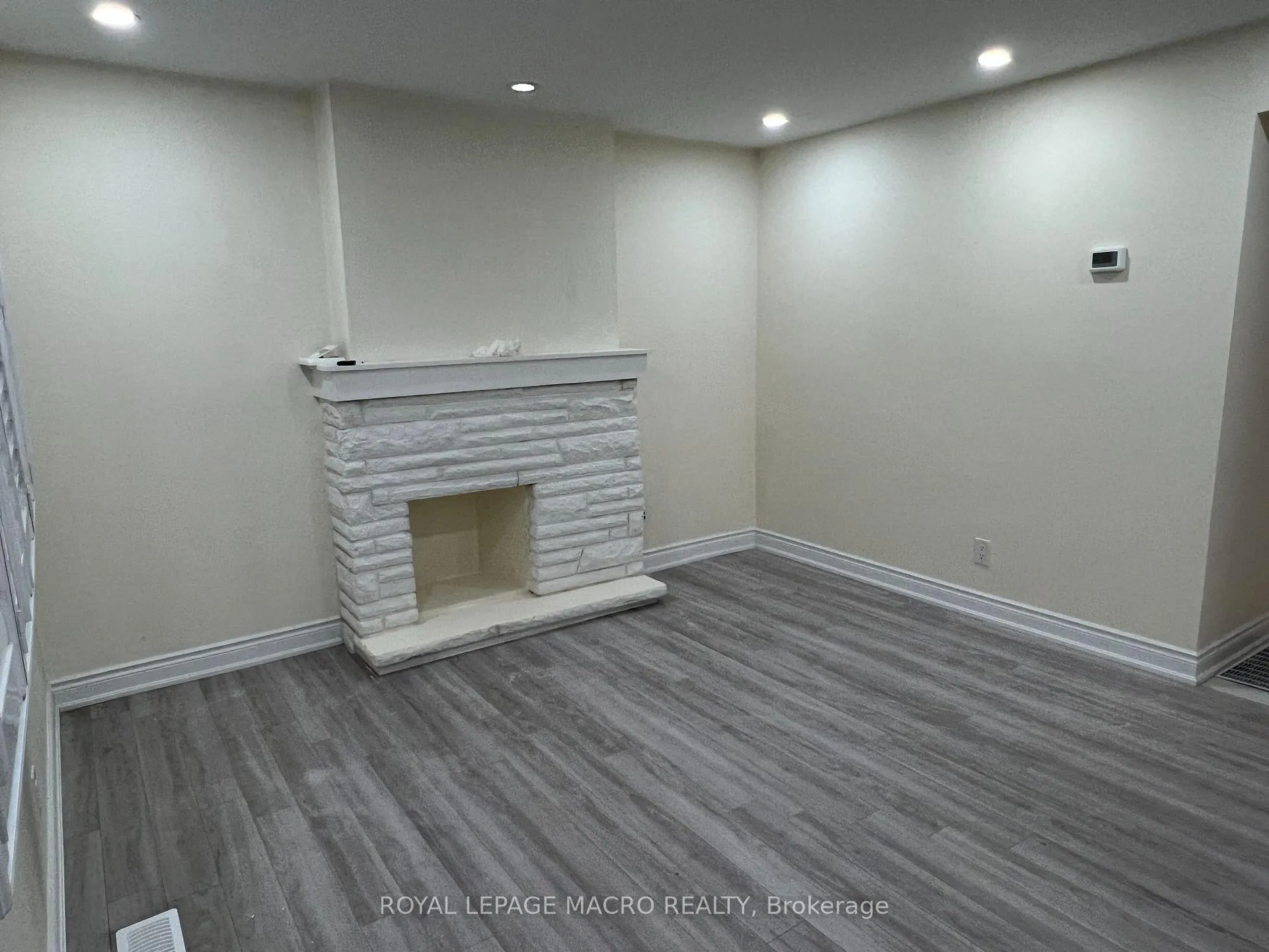 Photo 5 of 1032 Mud Street E, Hamilton, Rural Stoney Creek — HOMEH