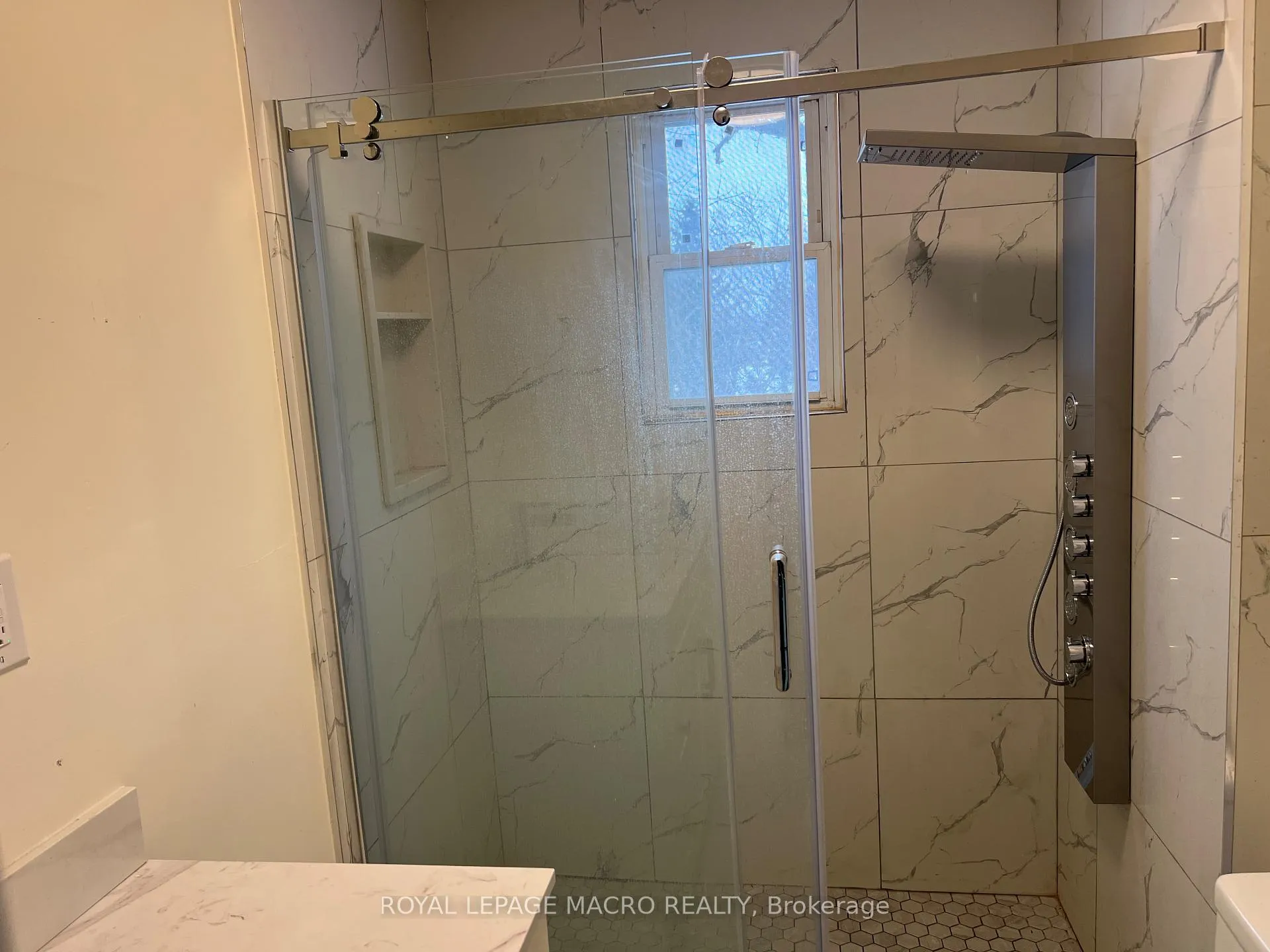 Photo 6 of 1032 Mud Street E, Hamilton, Rural Stoney Creek — HOMEH