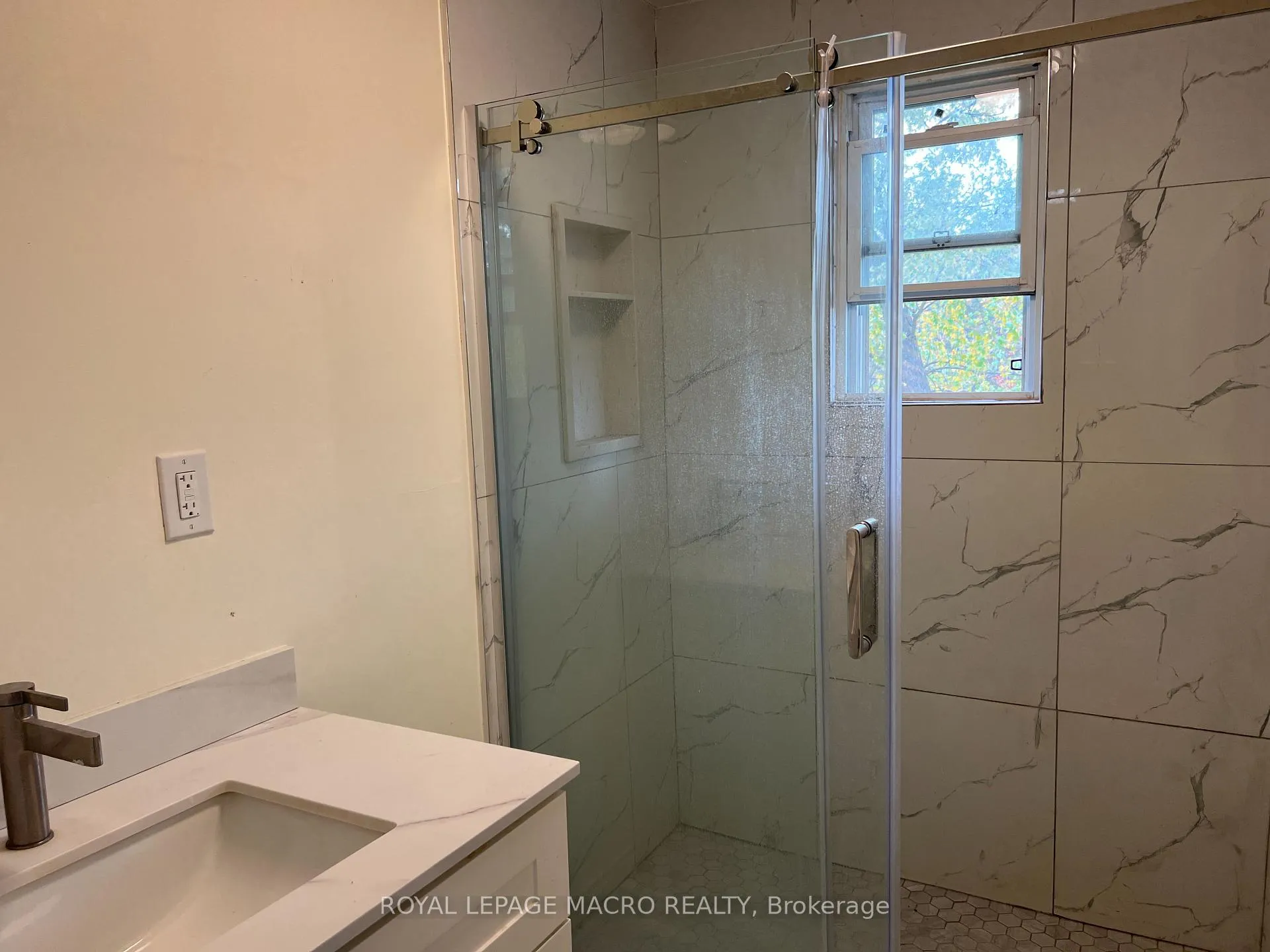 Photo 7 of 1032 Mud Street E, Hamilton, Rural Stoney Creek — HOMEH