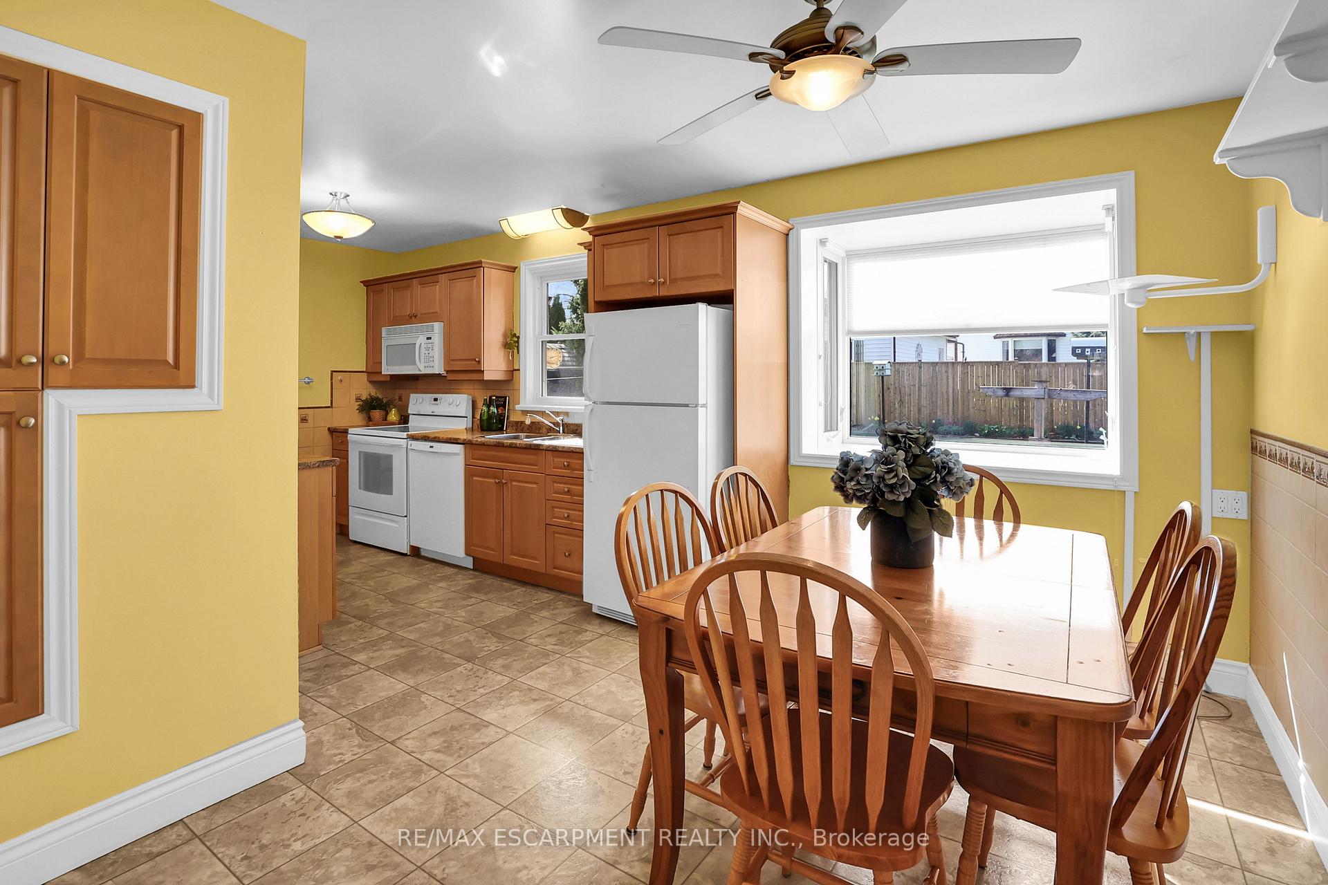 Photo 6 of 29 Old Orchard Avenue, Grimsby, Grimsby Beach — HOMEH