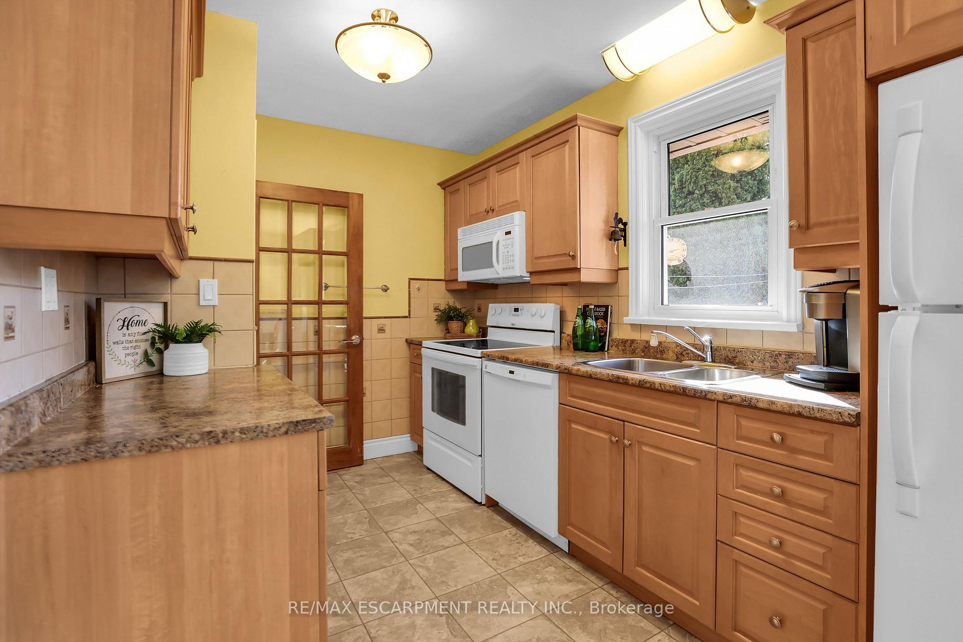 Photo 7 of 29 Old Orchard Avenue, Grimsby, Grimsby Beach — HOMEH