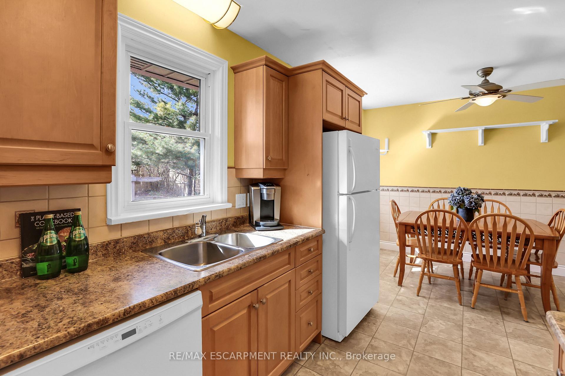 Photo 8 of 29 Old Orchard Avenue, Grimsby, Grimsby Beach — HOMEH