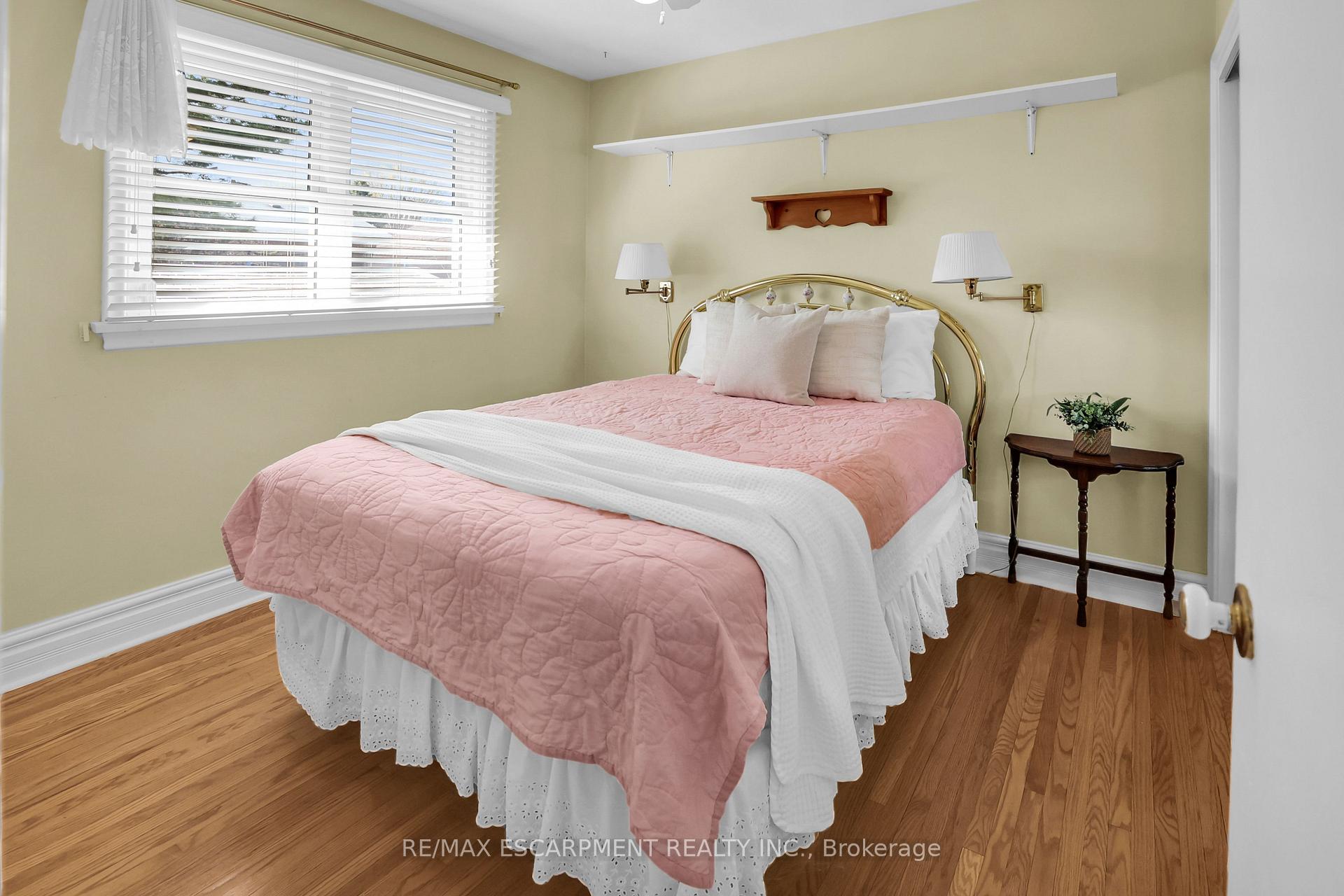 Photo 10 of 29 Old Orchard Avenue, Grimsby, Grimsby Beach — HOMEH
