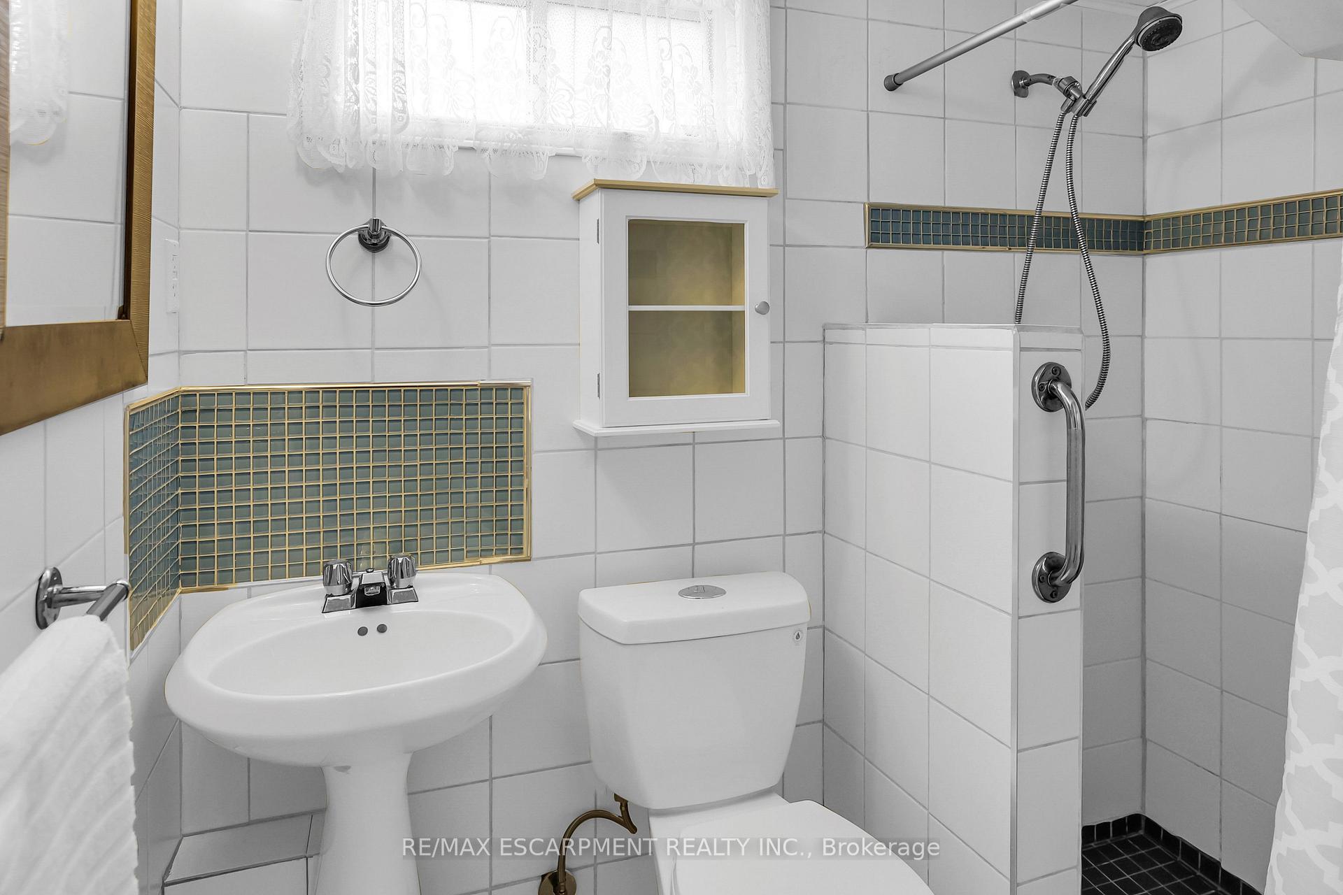 Photo 17 of 29 Old Orchard Avenue, Grimsby, Grimsby Beach — HOMEH
