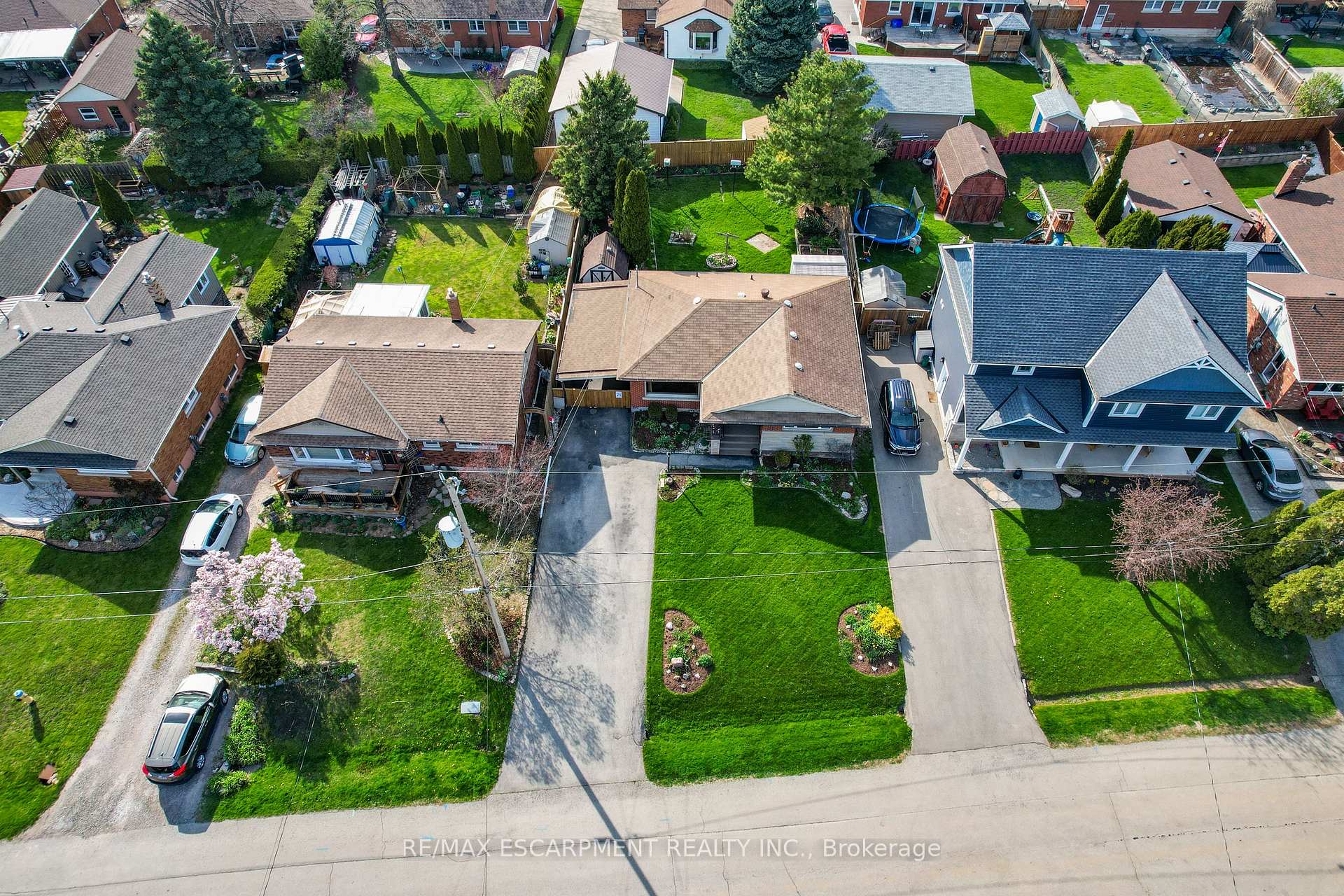 Photo 24 of 29 Old Orchard Avenue, Grimsby, Grimsby Beach — HOMEH