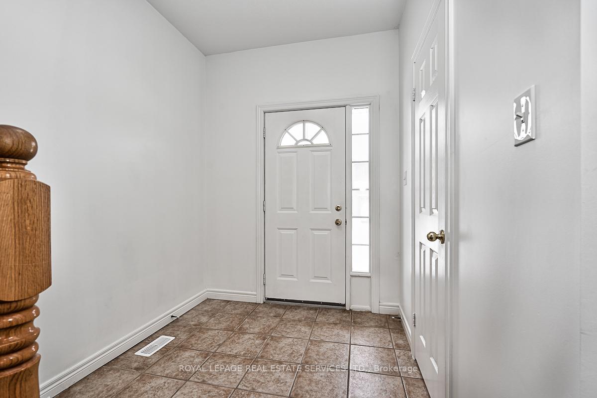 Photo 2 of 5304 Scotia Street, Burlington, Orchard — HOMEH