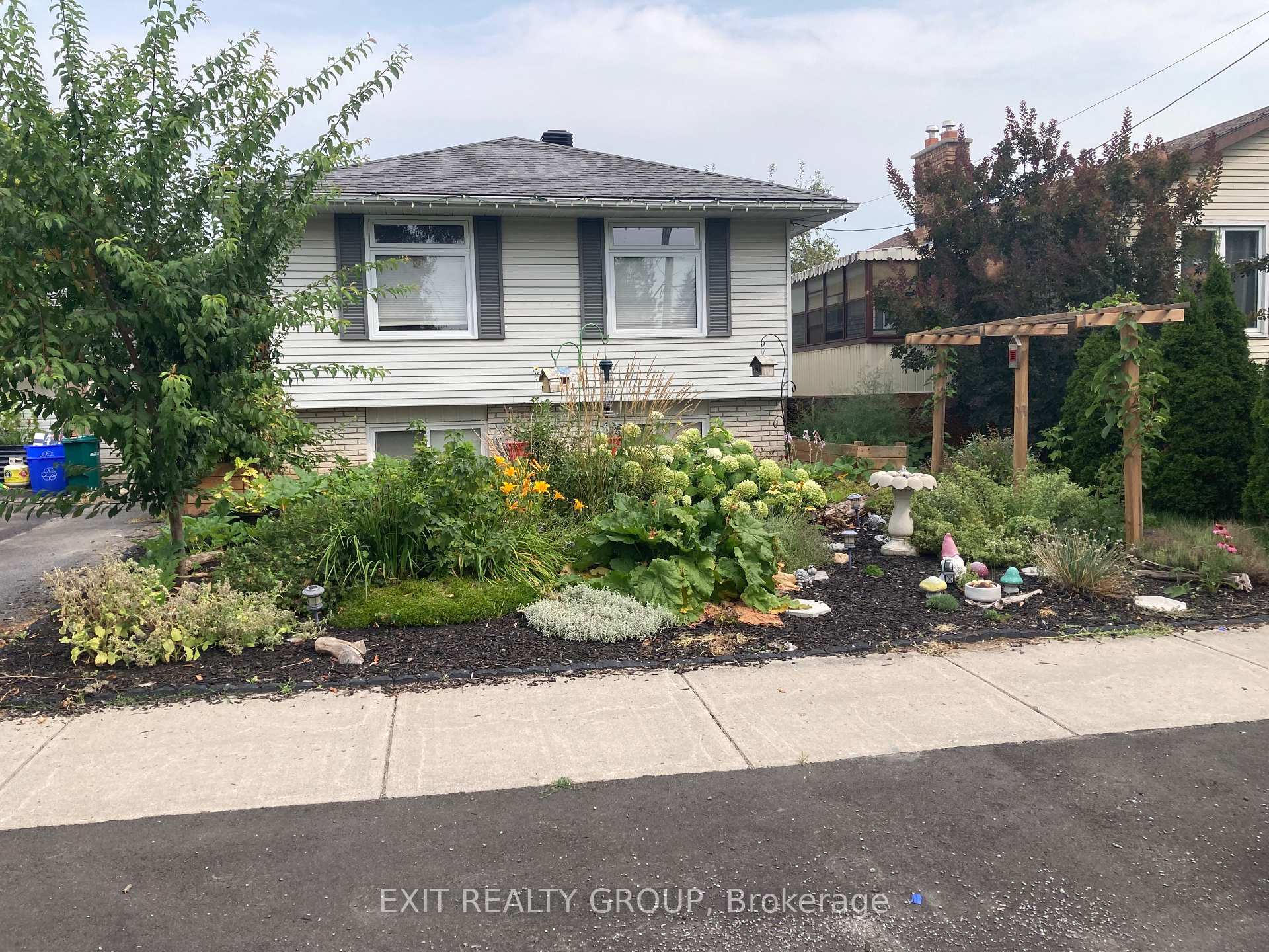 Photo 28 of 96 Maple Drive, Belleville, Belleville Ward — HOMEH