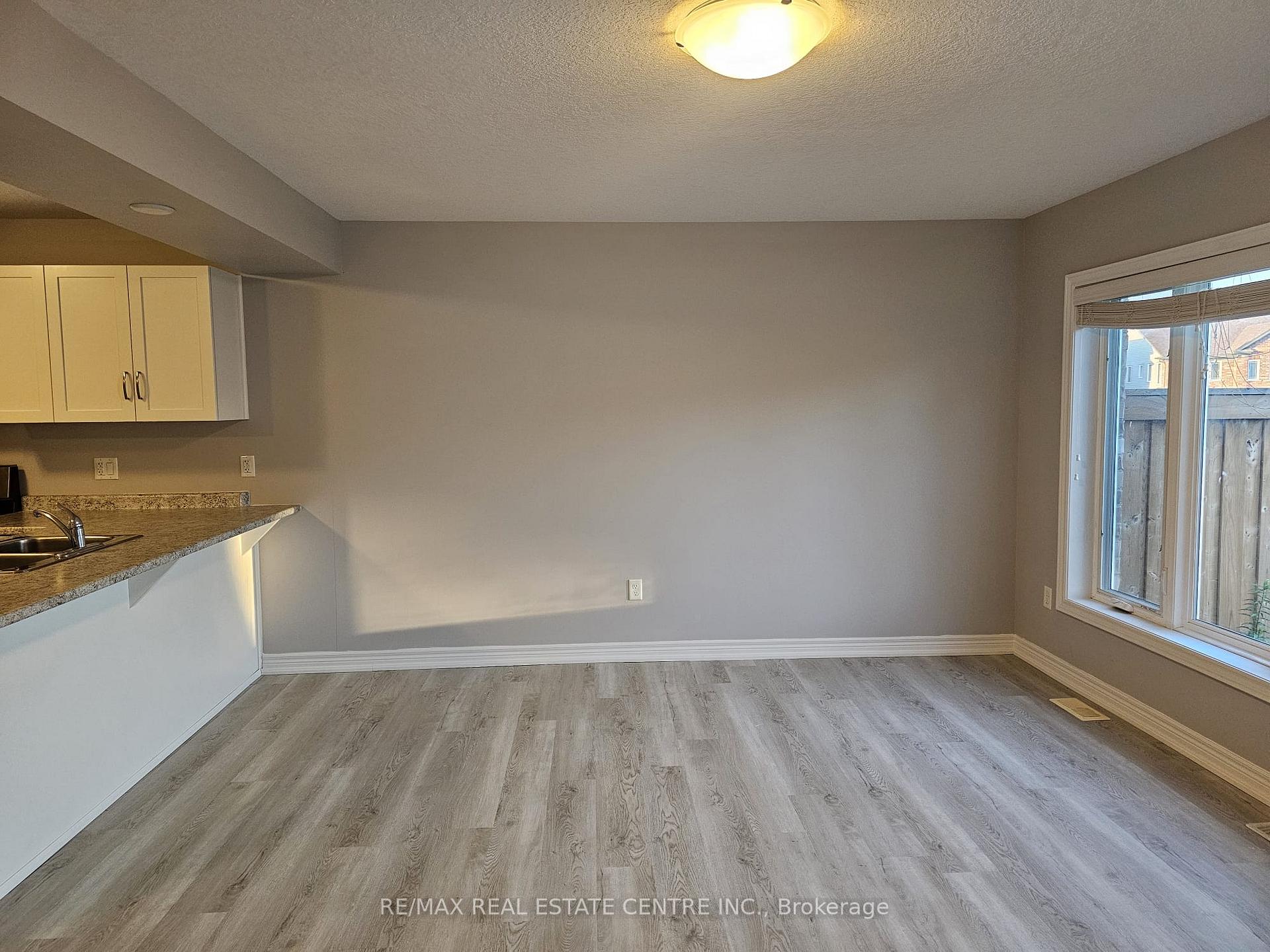 Photo 8 of 10 Mccann Street, Guelph, Kortright East — HOMEH