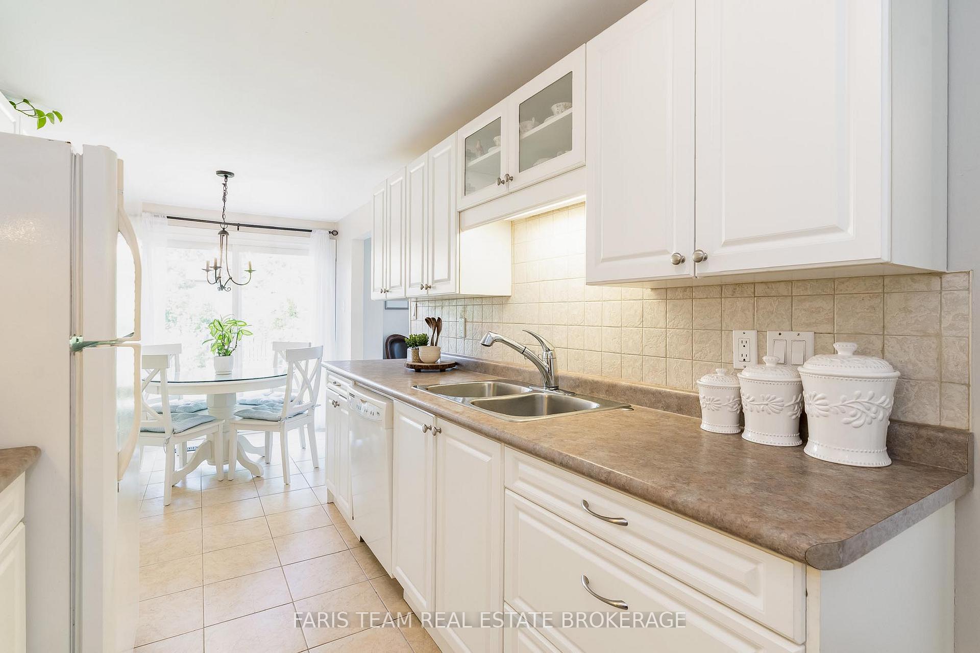 Photo 8 of 55 Barrett Crescent, Barrie, Letitia Heights — HOMEH