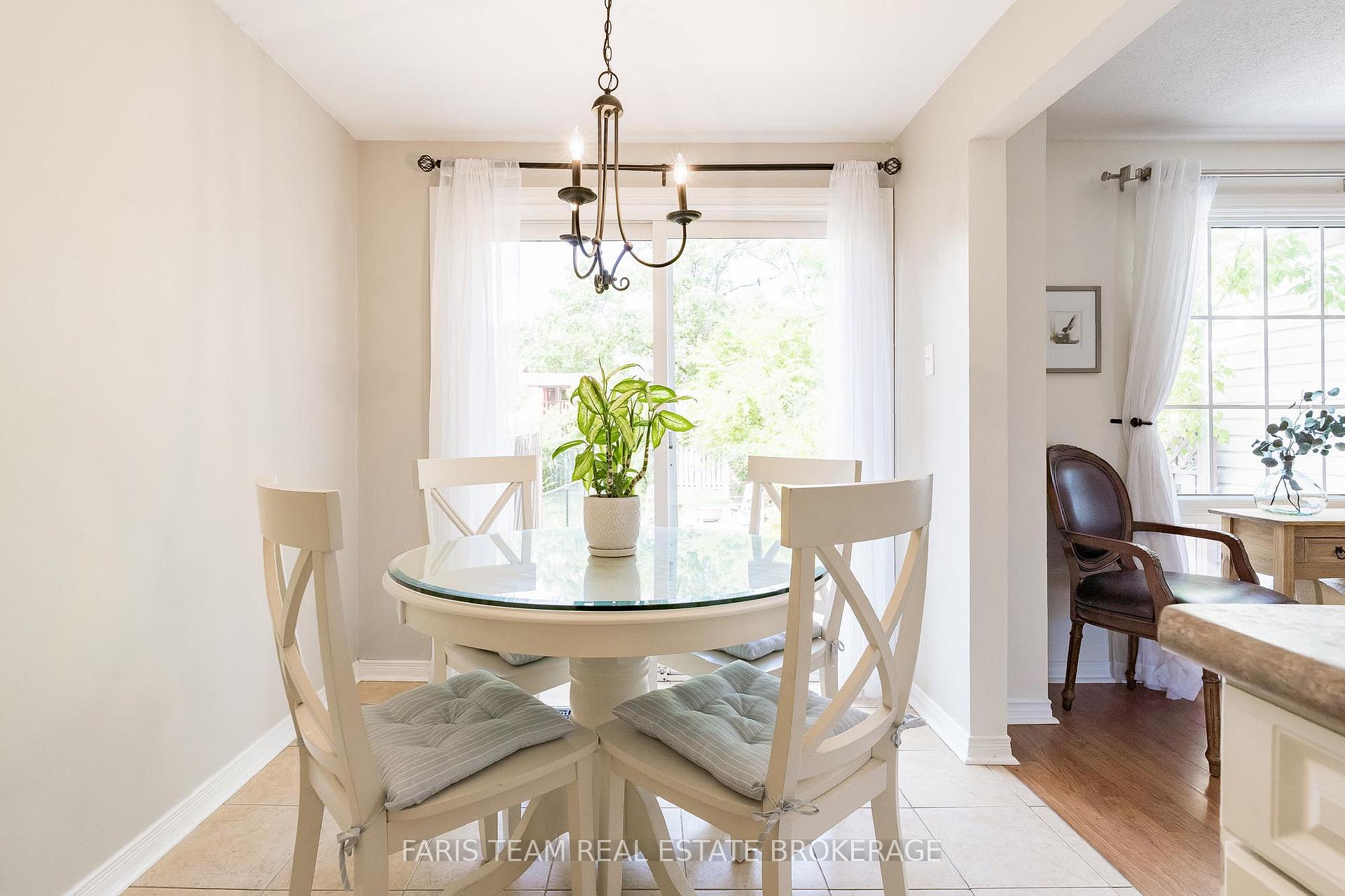 Photo 9 of 55 Barrett Crescent, Barrie, Letitia Heights — HOMEH