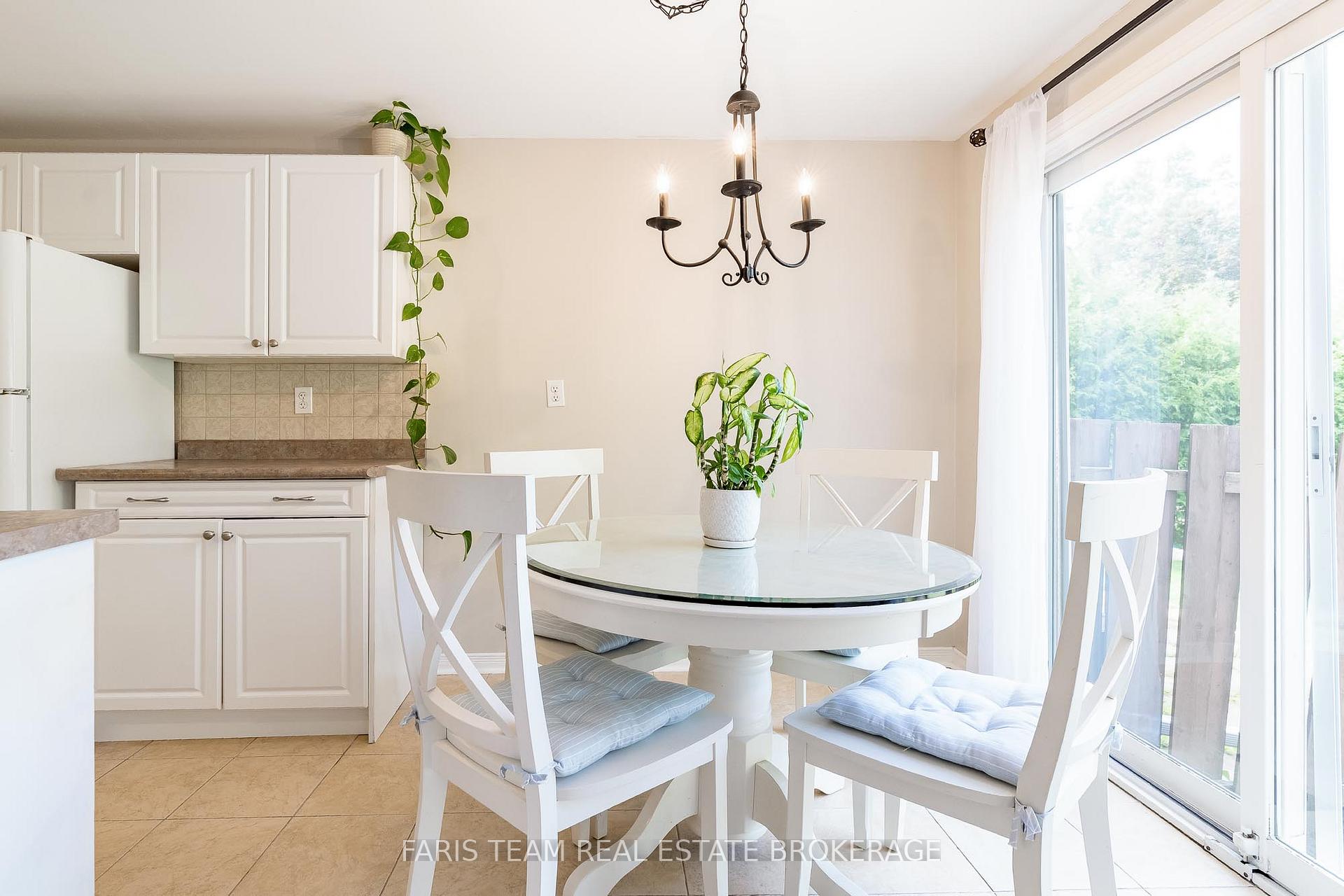 Photo 10 of 55 Barrett Crescent, Barrie, Letitia Heights — HOMEH
