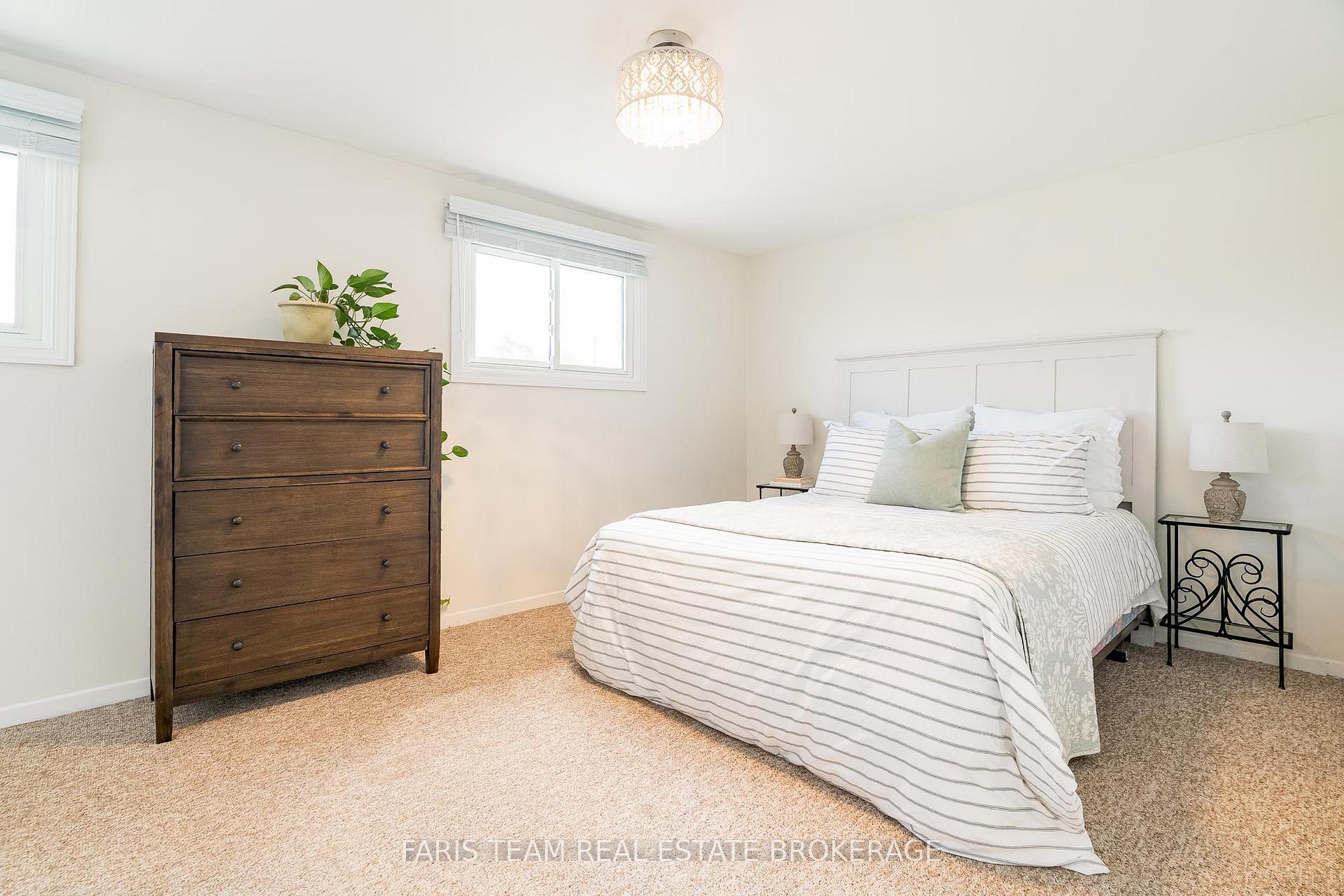 Photo 17 of 55 Barrett Crescent, Barrie, Letitia Heights — HOMEH
