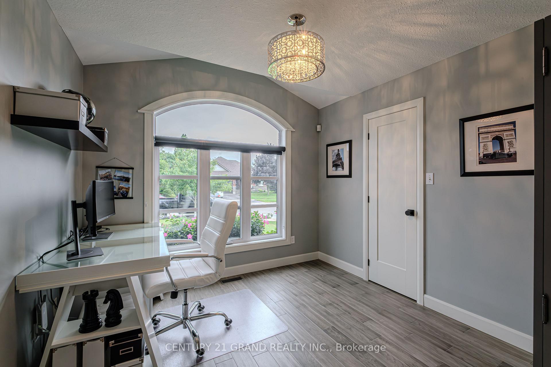 Photo 5 of 31 Irongate Drive, Brant, Paris — HOMEH
